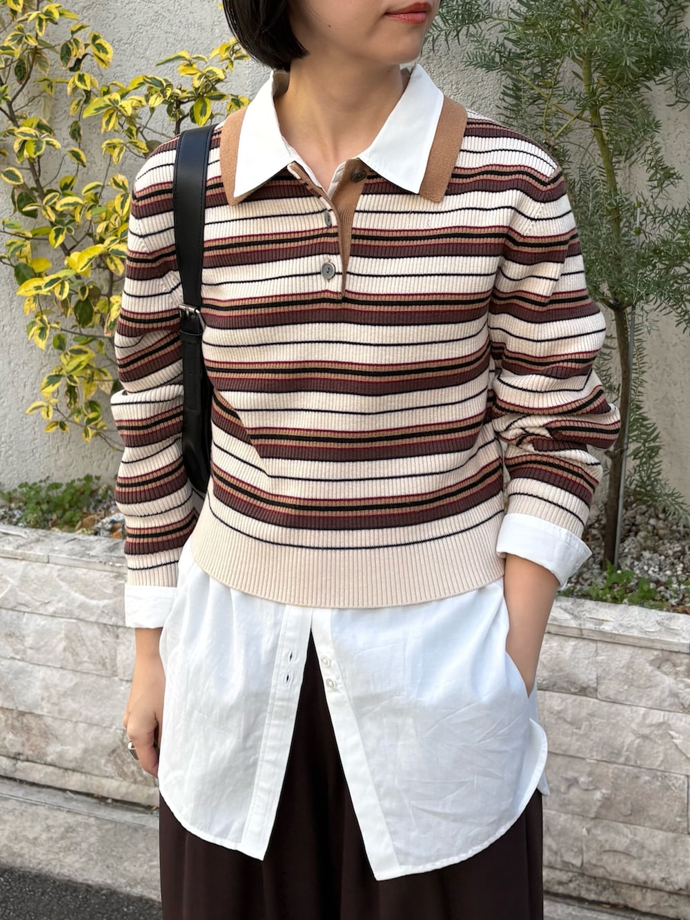 その他のニット/セーター、ホワイト系のシャツ/ブラウスを着用したレディースの冬コーディネートの2枚目の写真