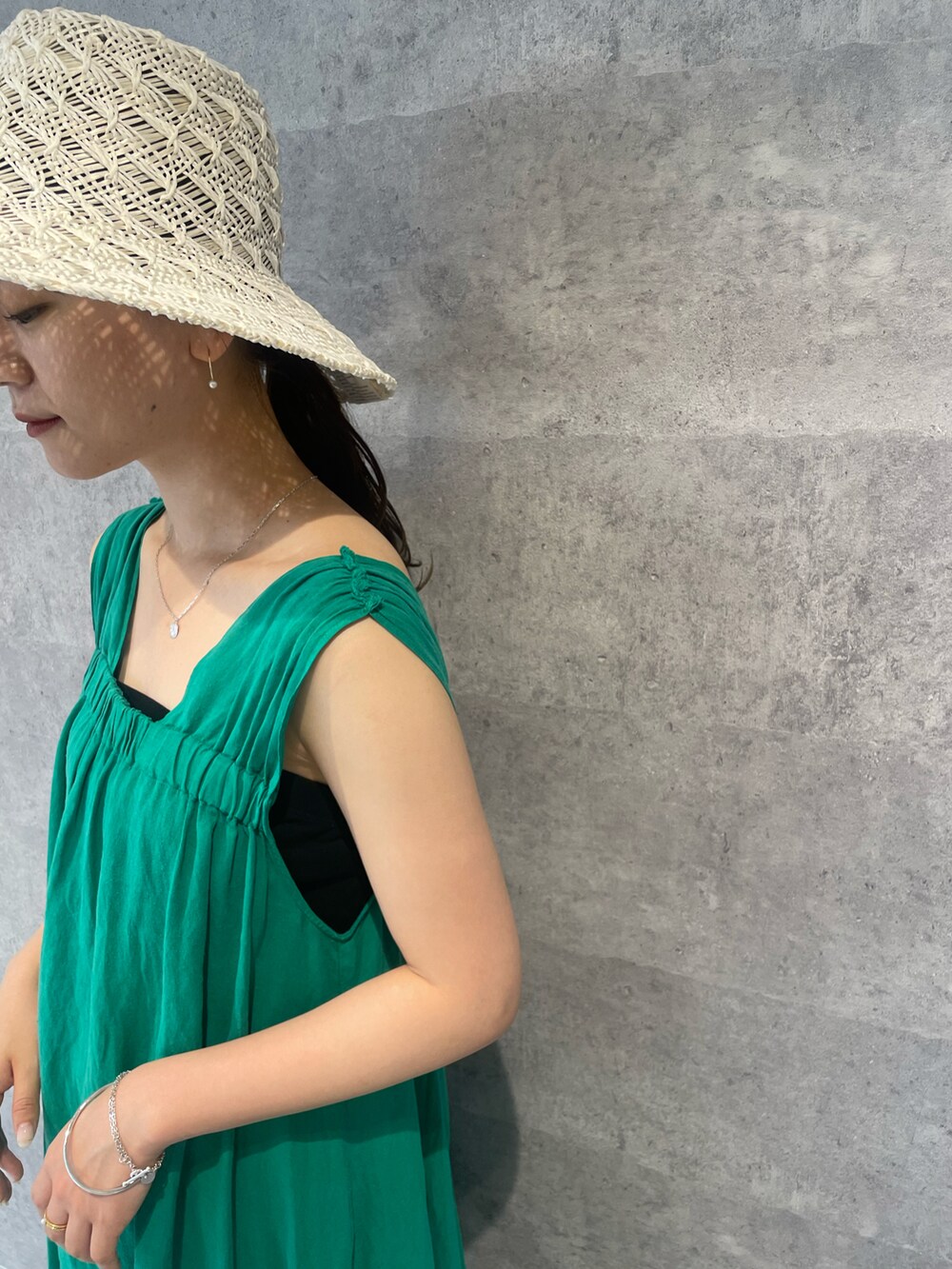 「夏コーデ、ラクチンコーデ、休日コーデ、大人カジュアル、きれいめカジュアル、カジュアル、ワンピース、グリーン、ラフ、リゾートスタイル、アウトドアスタイル、ハット、ルージュヴィフ、Rougevif、ノースリーブ」｜「La Maison de Lyllisの【La Maison de Lyllis】LAF（ハット、ホワイト系）」を使った、yunaさん（レディース・161cm）の夏コーディネートの2枚目の写真