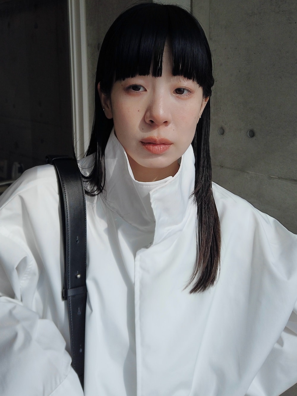 「春のNewスタイル、スポーツミックス、春アウター、モノトーン、モノトーンコーデ、ハーフパンツ、スニーカー」｜「y/m by RIKAの3WAYブルゾン（ブルゾン、ホワイト系）」を使った、RIKAさん（レディース・168cm）の春コーディネートの4枚目の写真