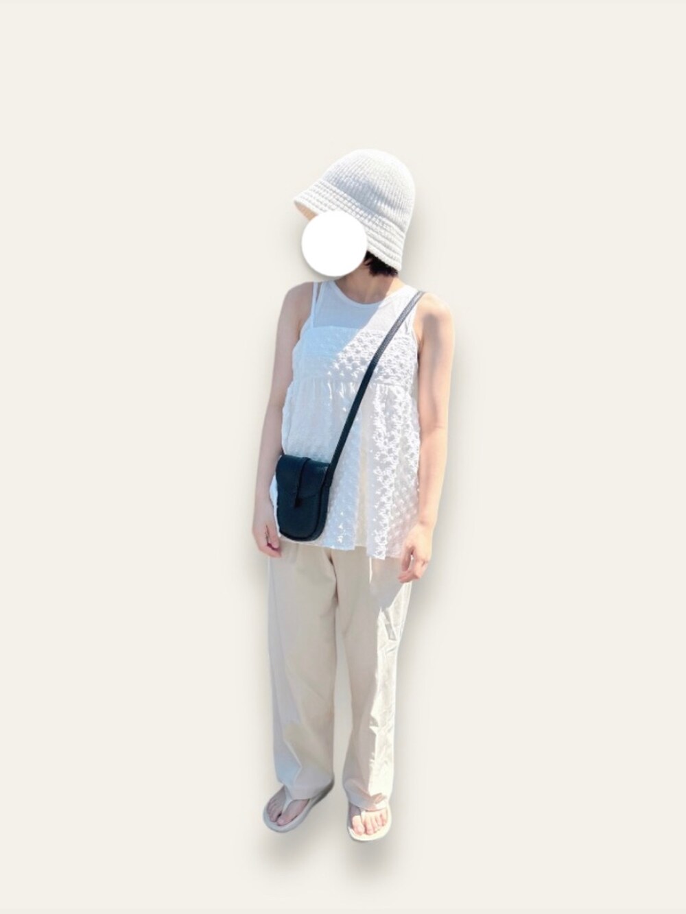 「休日コーデ、アツいコーデ全部見せ、オトナカジュアル、夏コーデ、お洒落さんとつながりたい、ootd、ホワイト、淡色女子、淡色コーデ、低身長」｜「UNIQLOのアイテム（パンツ、ホワイト系）」を使った、minnさん（レディース・154cm）の夏コーディネートの2枚目の写真