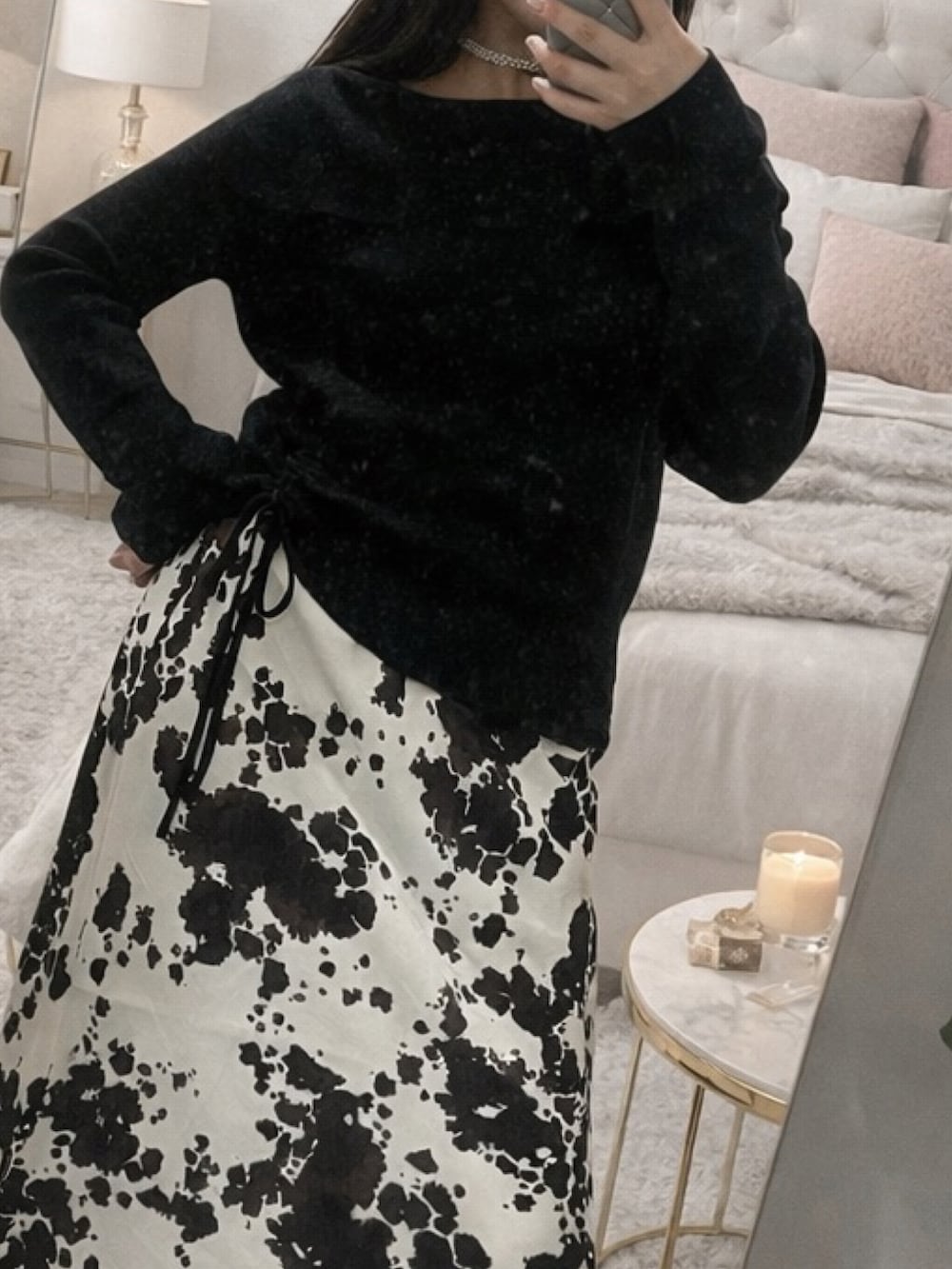 その他のスカート、ブラック系のニット/セーターを着用したレディースの冬コーディネートの4枚目の写真