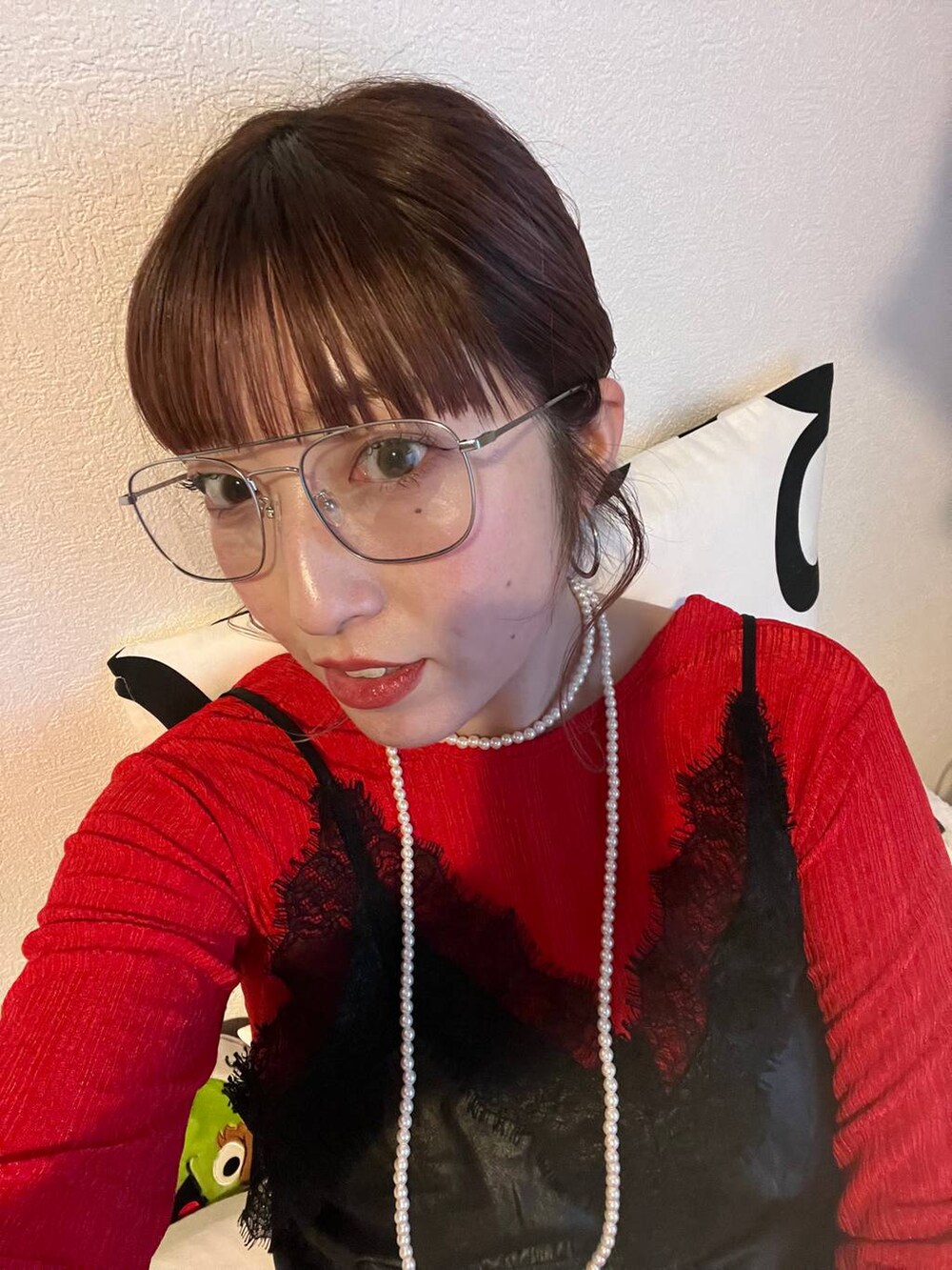 その他のテーラードジャケットを着用したレディースの春コーディネートの2枚目の写真