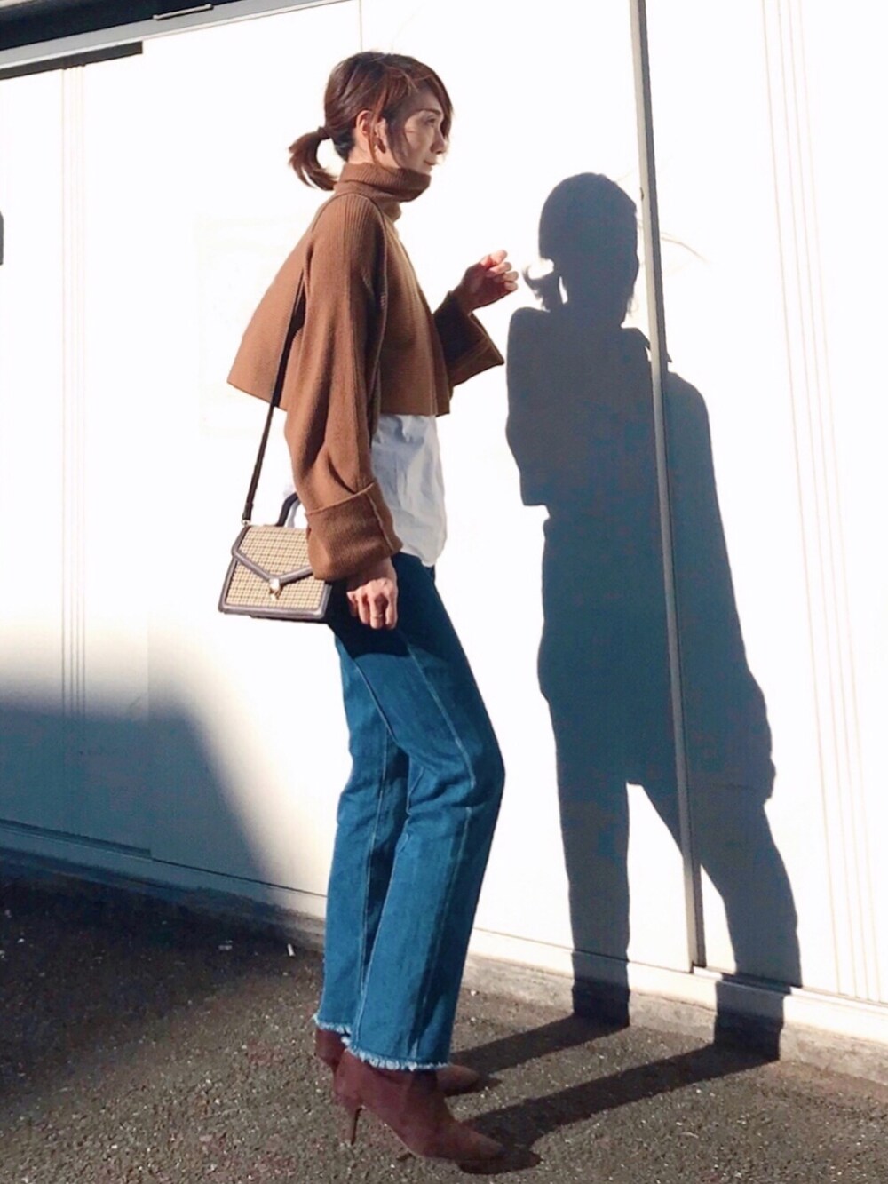 「大人カジュアル、オトナ女子、きれいめカジュアル、パンツスタイル、レイヤードスタイル、カジュアルコーデ、プチプラ、デニム、私の推しブランド、タートルネック、ショルダーバッグ、デニムパンツ、ニット、チェック、ショートブーツ」｜「GRLのアイテム（ショルダーバッグ、ブラウン系）」を使った、ＬＵＭＩＥさん（レディース・163cm）の冬コーディネートの3枚目の写真