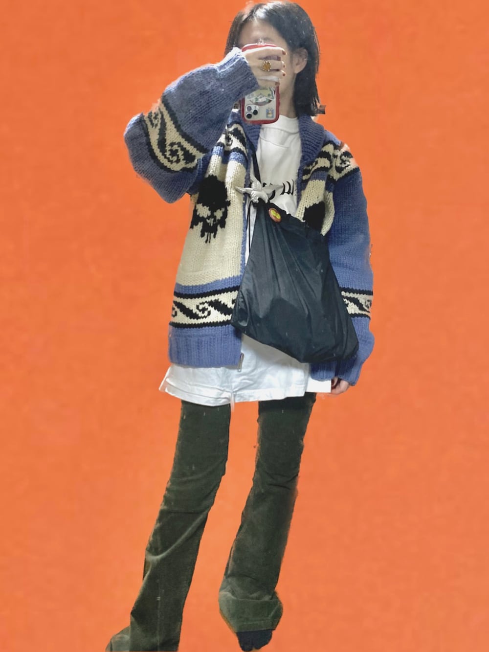 「古着MIX、カウチンセーター、コーデュロイ」｜「VINTAGEのアイテム（ニット/セーター、ブルー系）」を使った、moriさん（レディース・159cm）の冬コーディネートの2枚目の写真