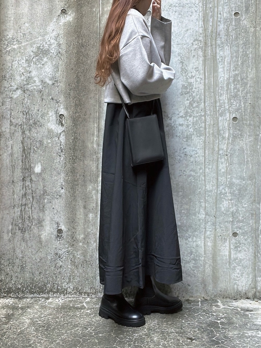 「PR、tiptop_pocket、tiptop、ootd、大人可愛い、キレイめカジュアル、ラクチンコーデ、モノトーンコーデ、あったかコーデ、シンプルコーデ、シンプル、シンプルスタイル、大人ファッション、おでかけコーデ、秋」｜「tiptopの【アンサンブル/2024AW新色登場】カットメルトンプルオーバー×ワンピースSET（ワンピース、グレー系）」を使った、エリーさん（レディース・163cm）の秋コーディネートの2枚目の写真