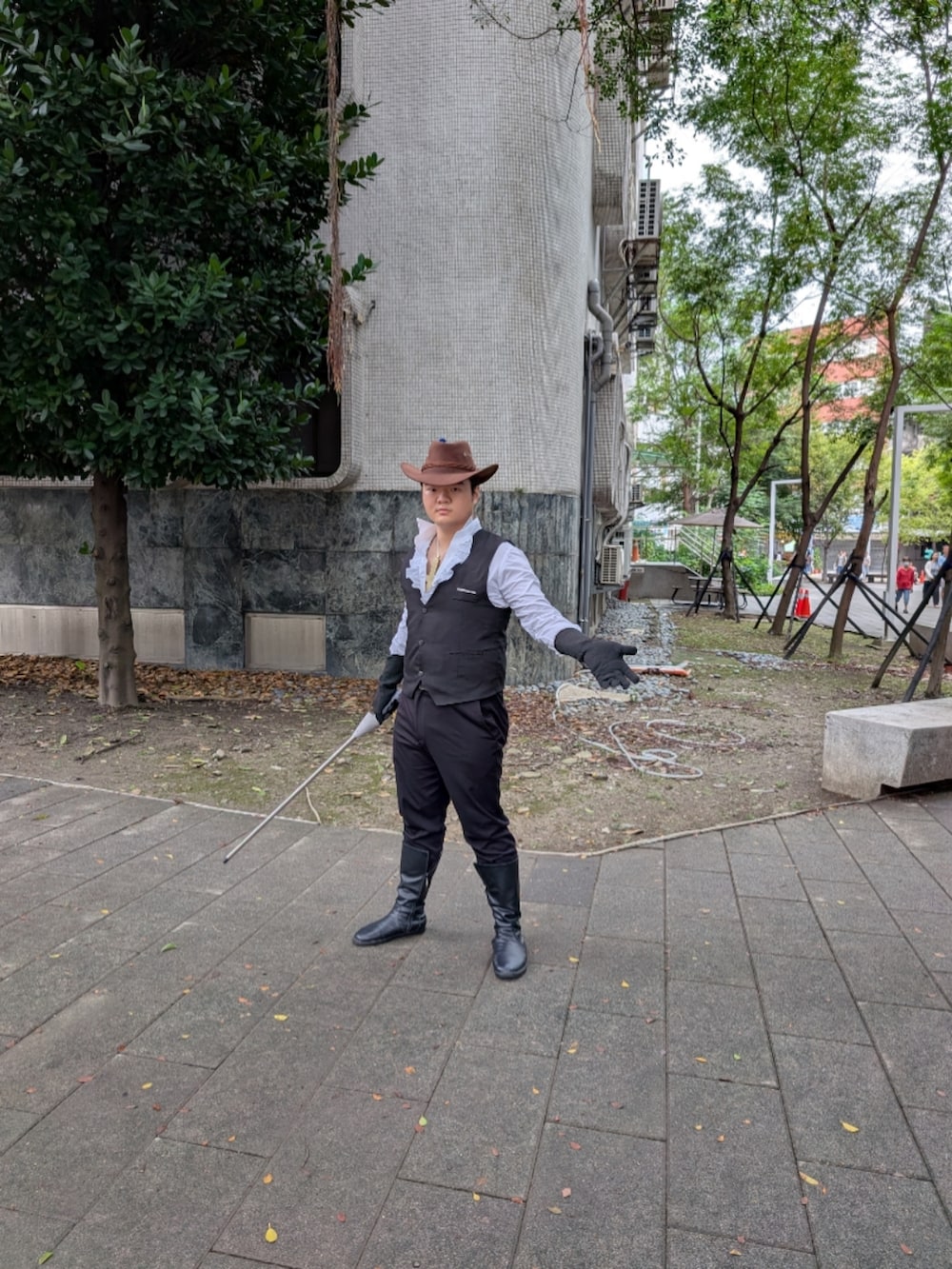 その他のTシャツ/カットソーを着用したメンズの秋コーディネートの4枚目の写真