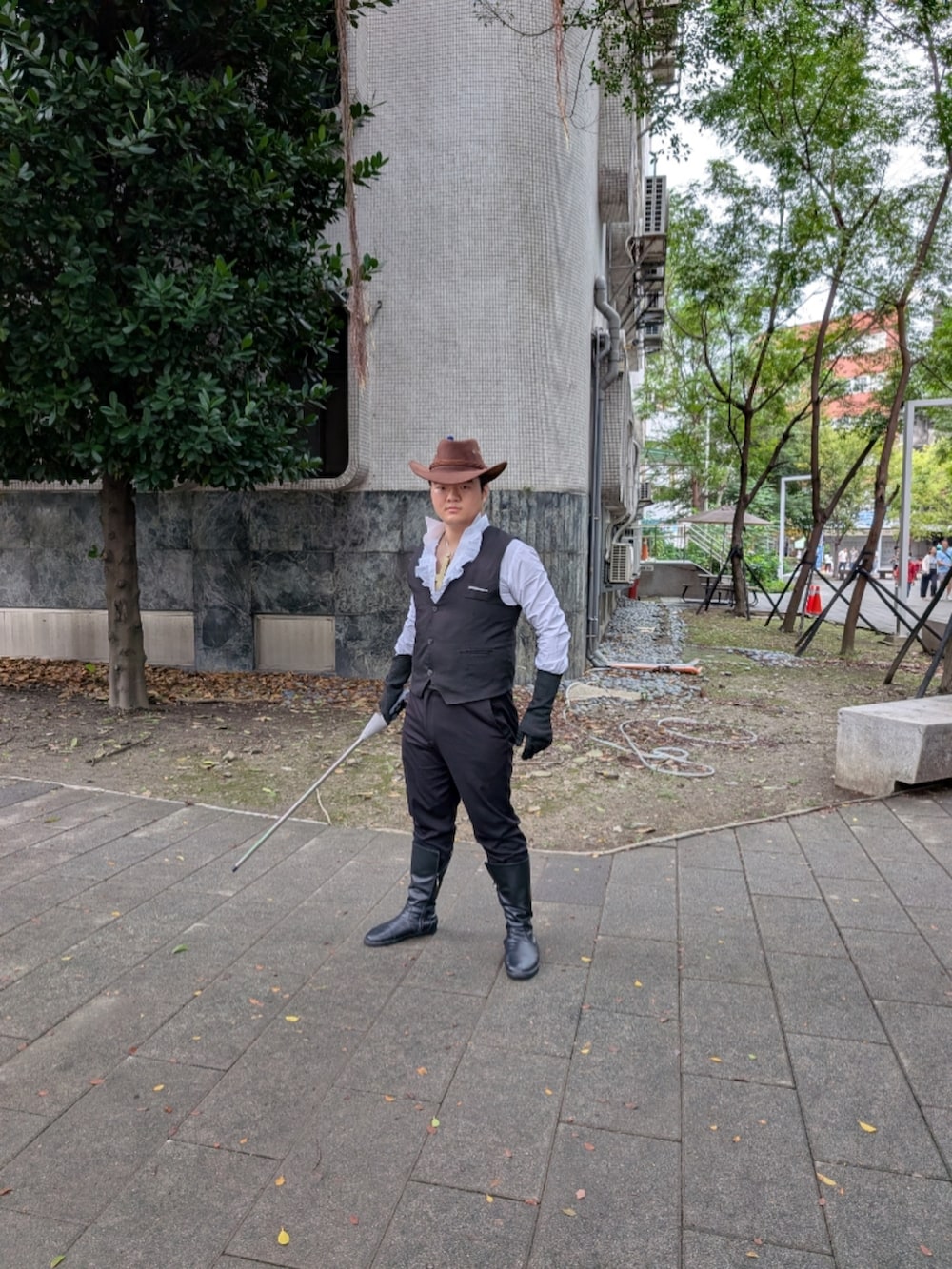 その他のTシャツ/カットソーを着用したメンズの秋コーディネートの5枚目の写真