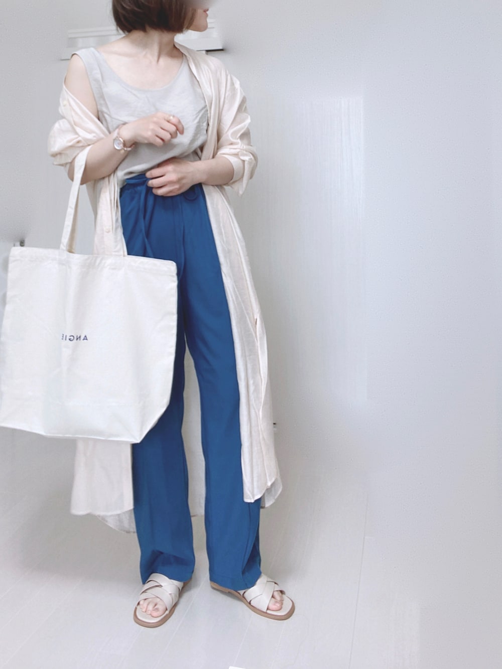 「Fossil、フォッシル、sakishimatokyo、ANGIE VINTAGE、ANGIE、notch.、welleg、ウェレッグ、menue、シャツワンピ、イージーパンツ、ブレスレット、編み込みサンダル、トートバッグ、大人カジュアル」｜「ANGIEの【UNITED ATHLE】ANGIEロゴトートバック（トートバッグ、ホワイト系）」を使った、Ⓜ︎さん（レディース・152cm）の夏コーディネートの2枚目の写真