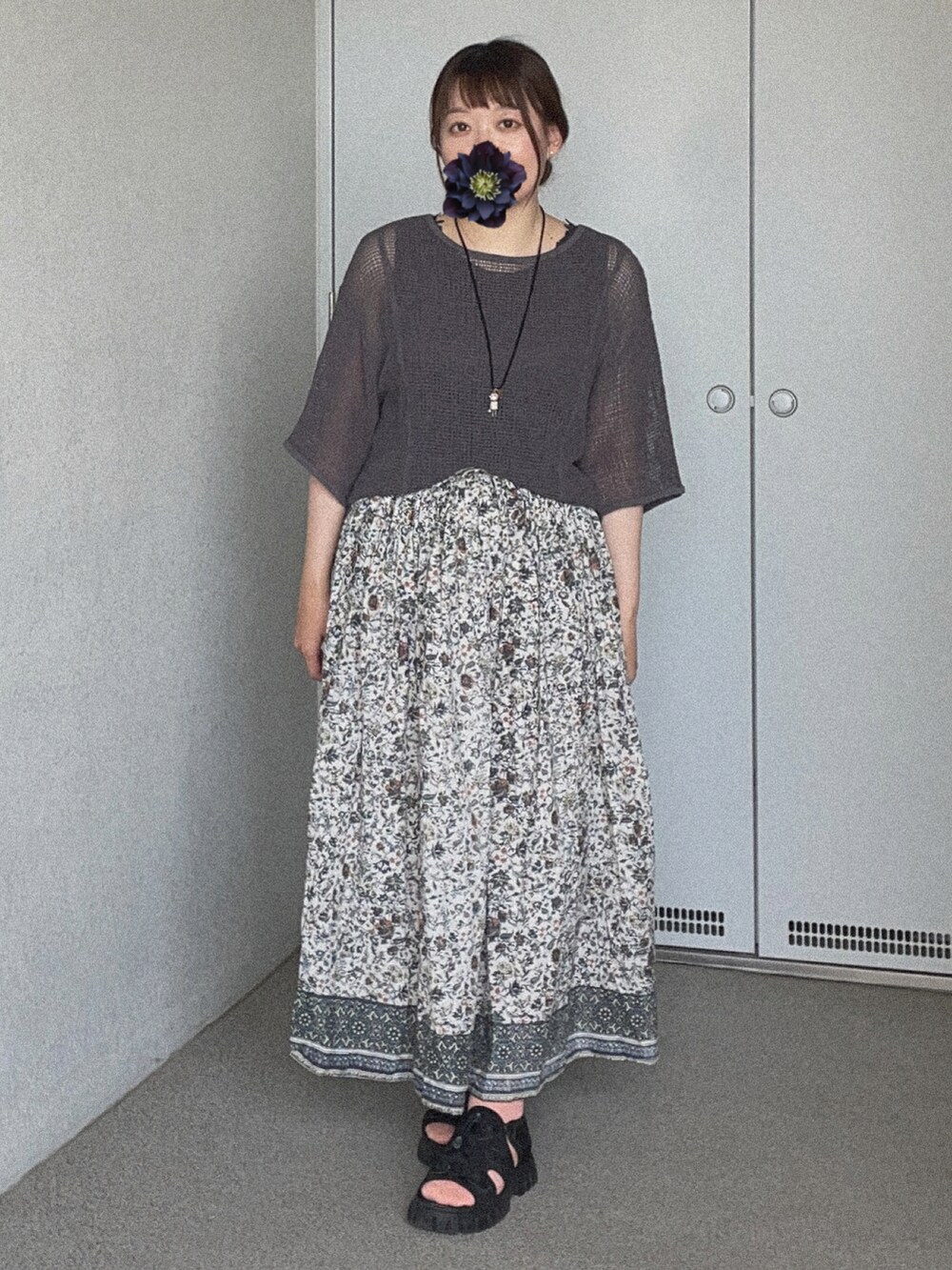 「大人かわいい、透かし編みニット、柄スカート」｜「rpsのアイテム（ネックレス、シルバー系）」を使った、ゆめかさん（レディース・153cm）の夏コーディネートの3枚目の写真