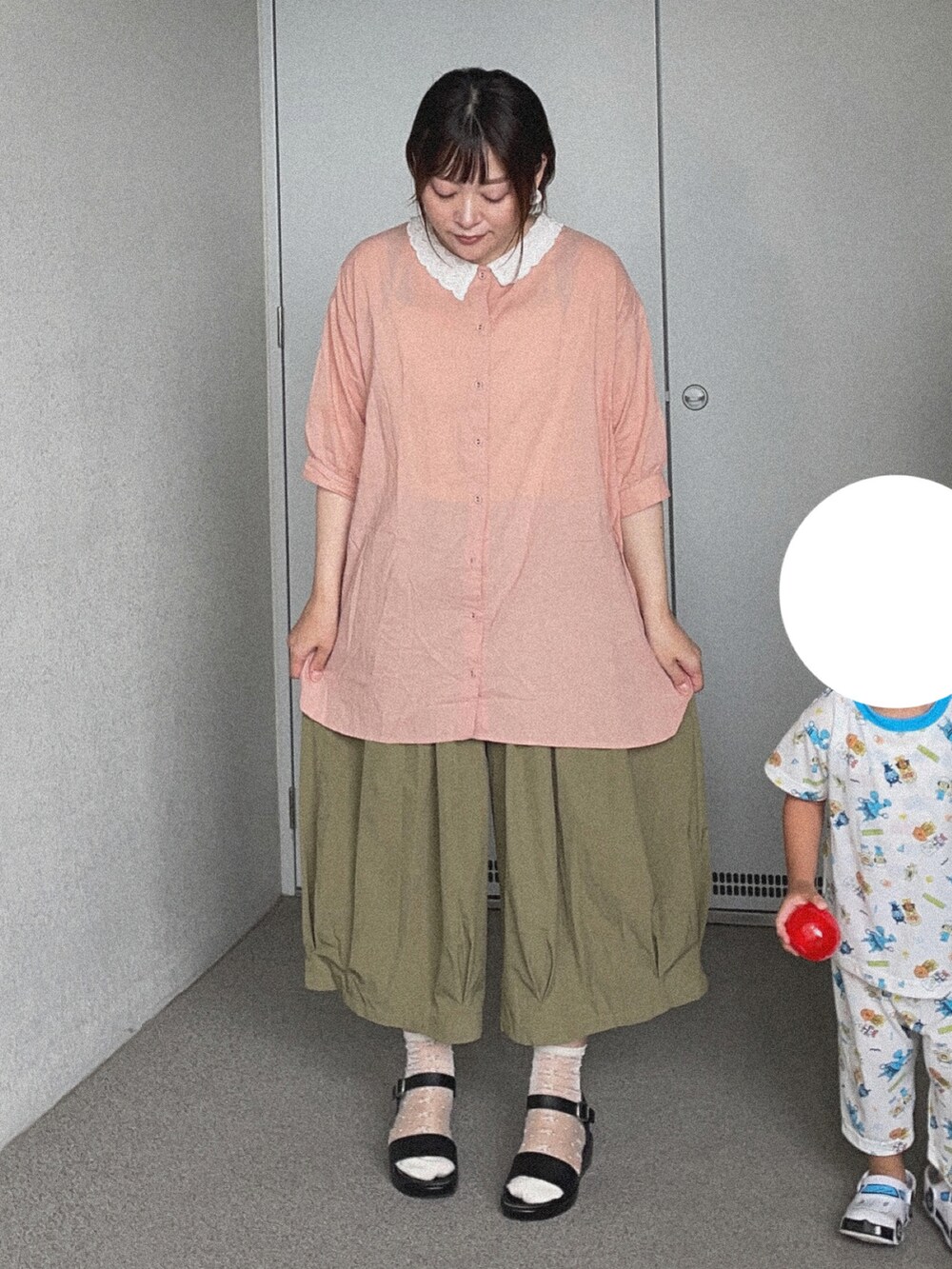 「大人ガーリー、ゆるコーデ」｜「Samansa Mos2のアイテム（シャツ/ブラウス、ピンク系）」を使った、ゆめかさん（レディース・153cm）の夏コーディネートの2枚目の写真