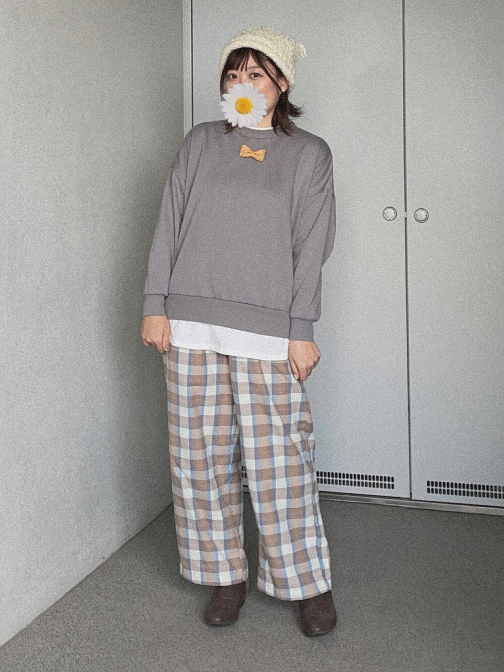 「大人かわいい、ニット帽、チェック」|「不明のアイテム(ニットキャップ/ビーニー、ホワイト系)」を使った、ゆめかさん(レディース・153cm)の冬コーディネートの2枚目の写真