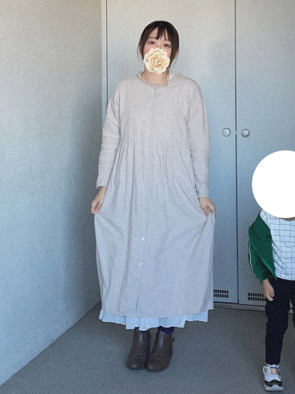 「大人かわいい、ナチュラル、ペチコート、ワンピース」｜「Samansa Mos2のアイテム（シャツワンピース、グレー系）」を使った、ゆめかさん（レディース・153cm）の冬コーディネートの2枚目の写真
