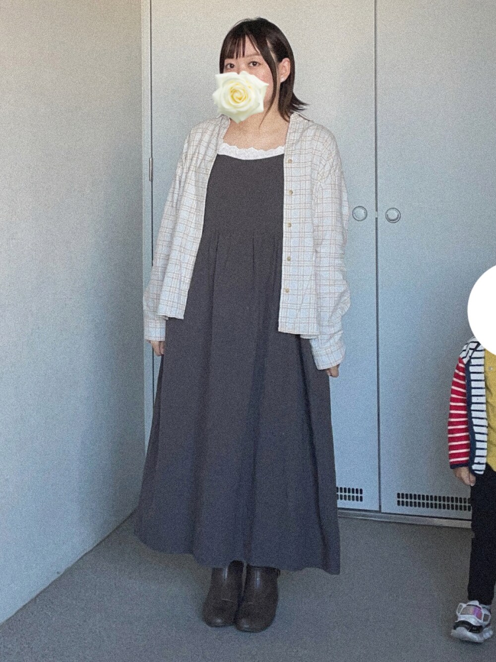 「大人ガーリー、大人かわいい、ワンピース、シャツ」｜「不明のアイテム（ワンピース、ブラック系）」を使った、ゆめかさん（レディース・153cm）の冬コーディネートの2枚目の写真