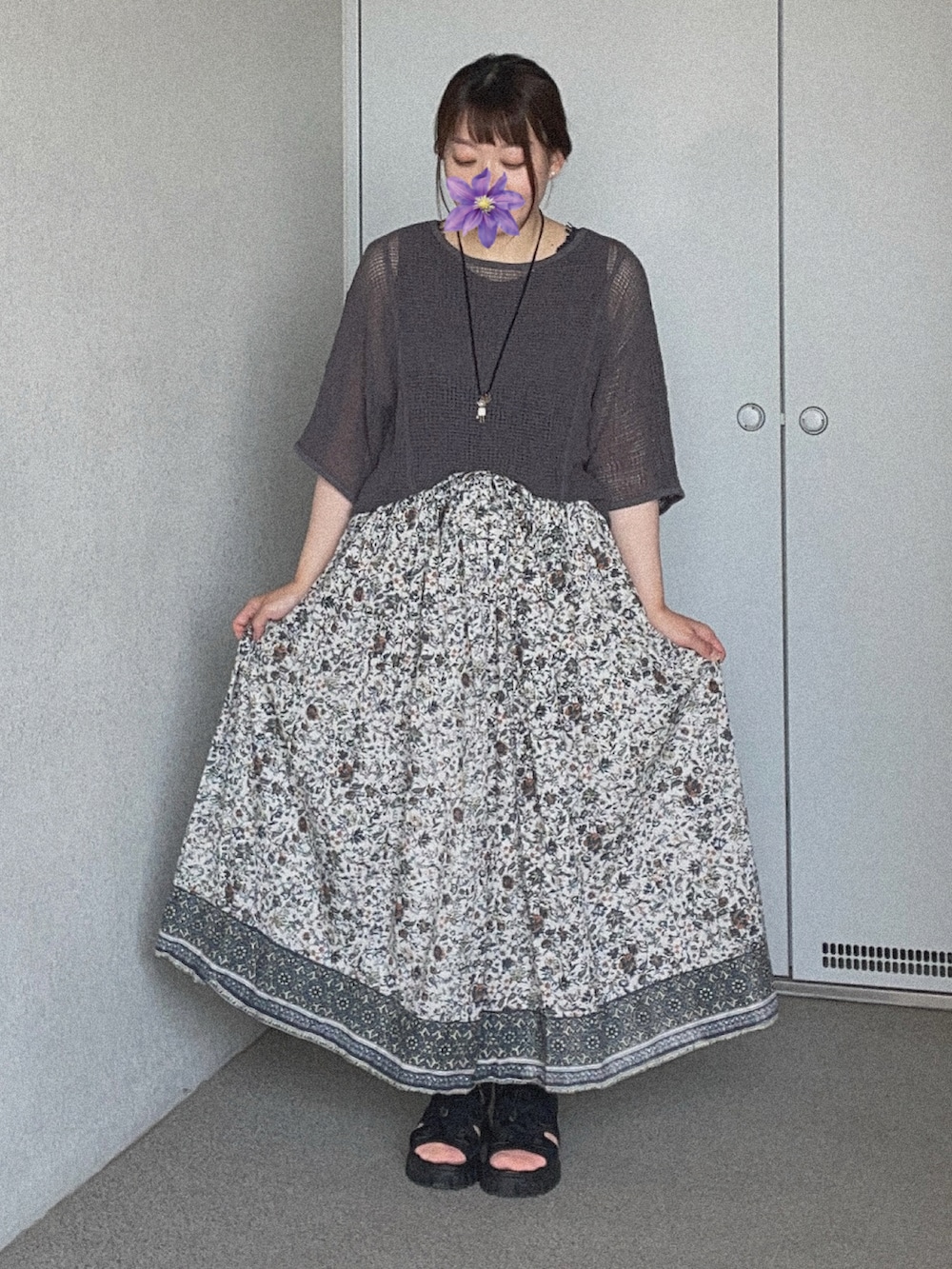 「大人かわいい、透かし編みニット、柄スカート」｜「rpsのアイテム（ネックレス、シルバー系）」を使った、ゆめかさん（レディース・153cm）の夏コーディネートの2枚目の写真