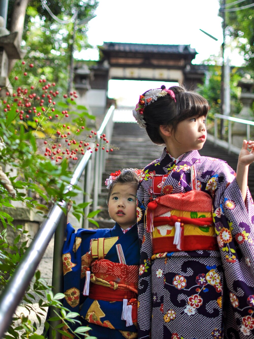 ブルー系の着物、ブルー系の着物を着用したキッズの春コーディネートの4枚目の写真