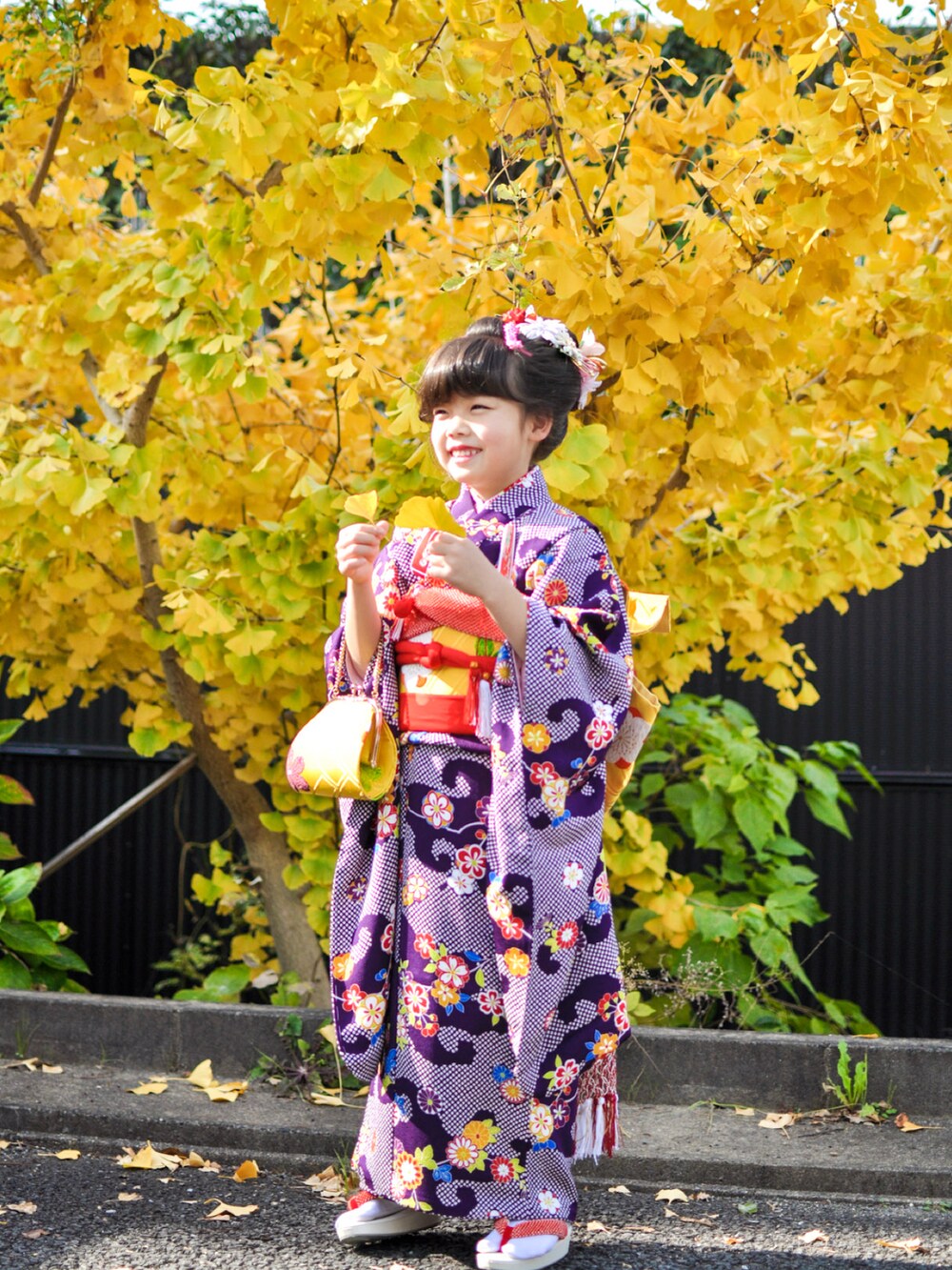 ブルー系の着物、ブルー系の着物を着用したキッズの春コーディネートの3枚目の写真