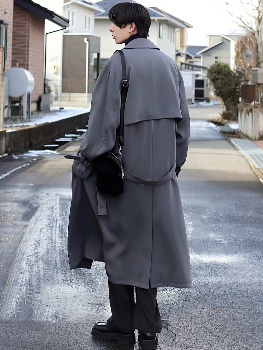 「Loose/ルースのハイソールビットチェーンローファー（ローファー、ブラック系）」を使った、ろむしさん（メンズ・174cm）の冬コーディネートの2枚目の写真