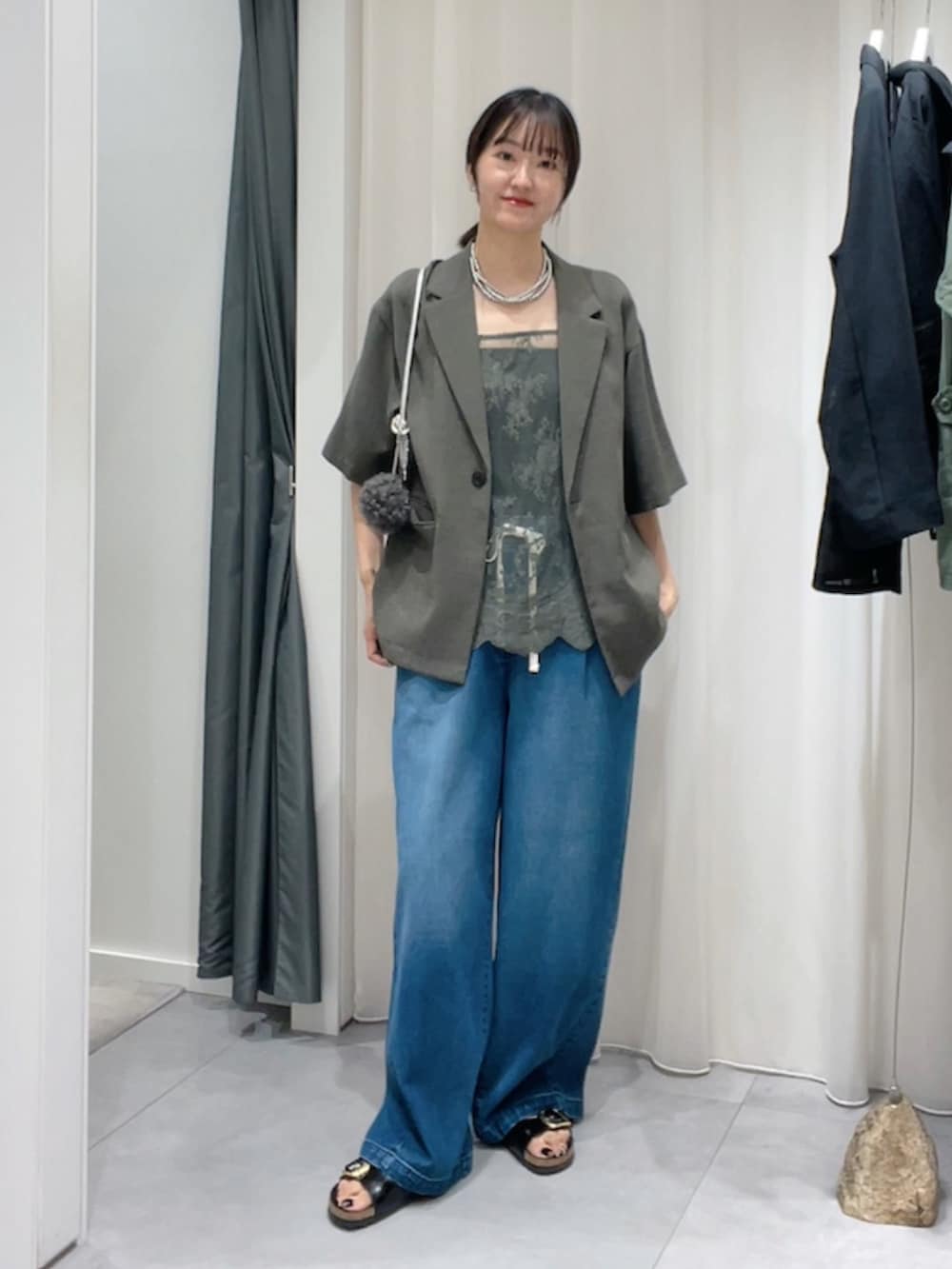 「レース、レーストップス、レースブラウス、ジャケット、ジャケットスタイル、ジャケットコーデ、デニム、デニムパンツ、デニムコーデ、高身長女子、高身長、高身長コーデ」｜「DouDouの【新色追加】スカラレースキャミ（シャツ/ブラウス、グリーン系）」を使った、DouDou_serikaさん（レディース・167cm）の夏コーディネートの2枚目の写真