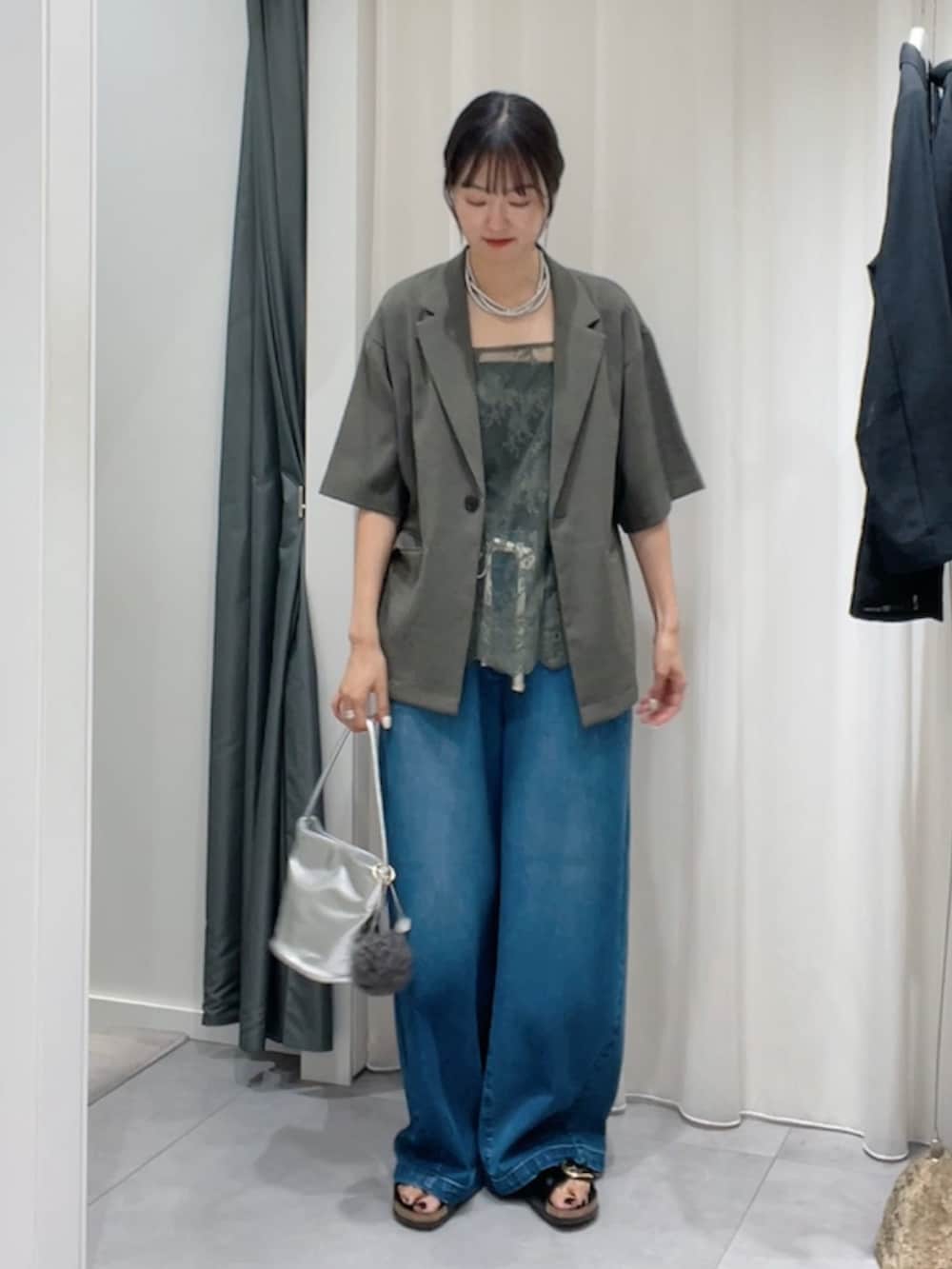「レース、レーストップス、レースブラウス、ジャケット、ジャケットスタイル、ジャケットコーデ、デニム、デニムパンツ、デニムコーデ、高身長女子、高身長、高身長コーデ」｜「DouDouの【新色追加】スカラレースキャミ（シャツ/ブラウス、グリーン系）」を使った、DouDou_serikaさん（レディース・167cm）の夏コーディネートの3枚目の写真
