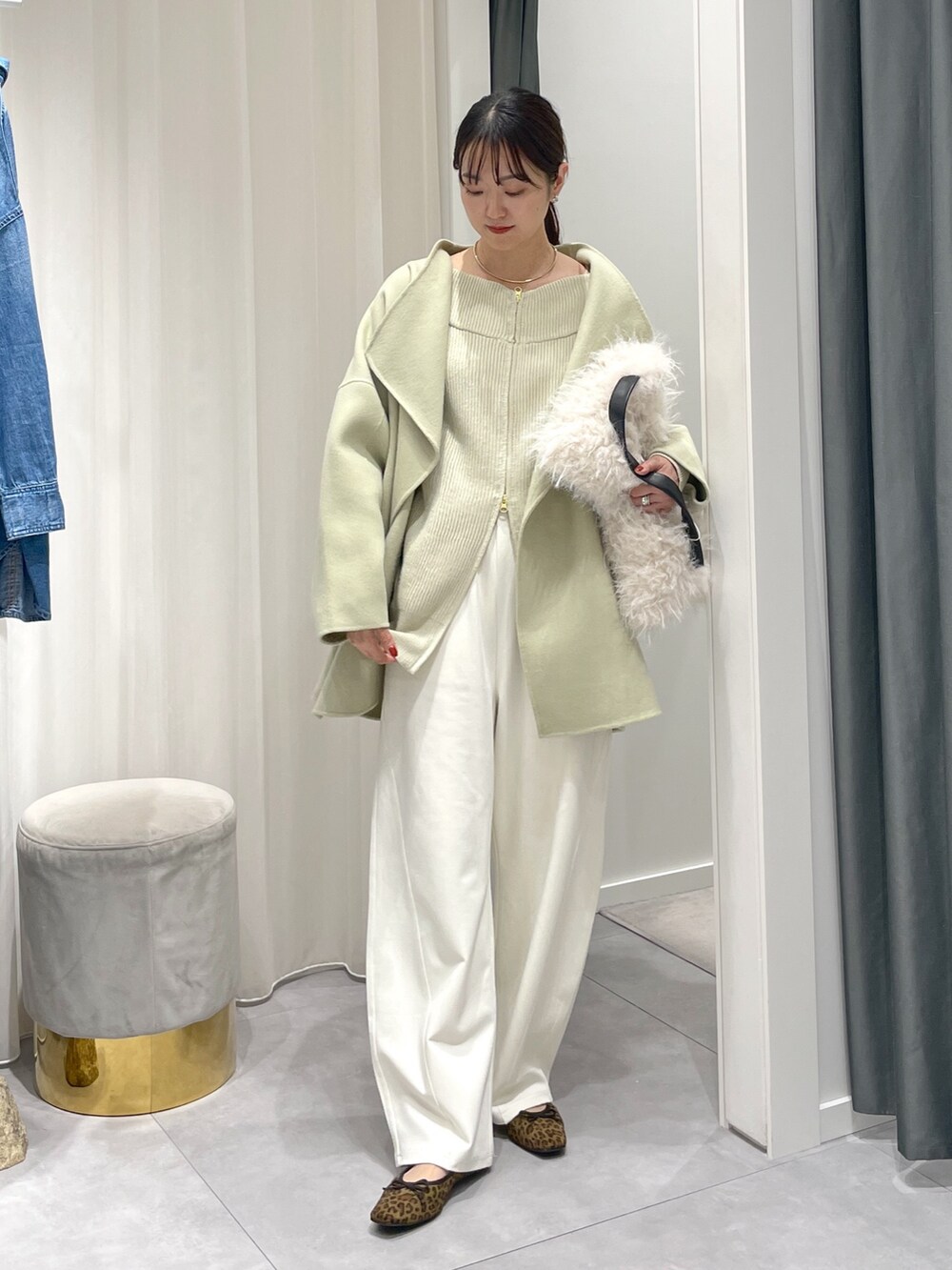 「最近のいい感じコーデ、冬アウター、ハーフコート、カラーコート、高身長、ニット、フロントジップ、パンツスタイル、楽ちんコーデ、カジュアルコーデ、大人カジュアル」｜「DouDouのハンドメイドミドル丈コート（その他アウター、グリーン系）」を使った、DouDou_serikaさん（レディース・167cm）の冬コーディネートの2枚目の写真