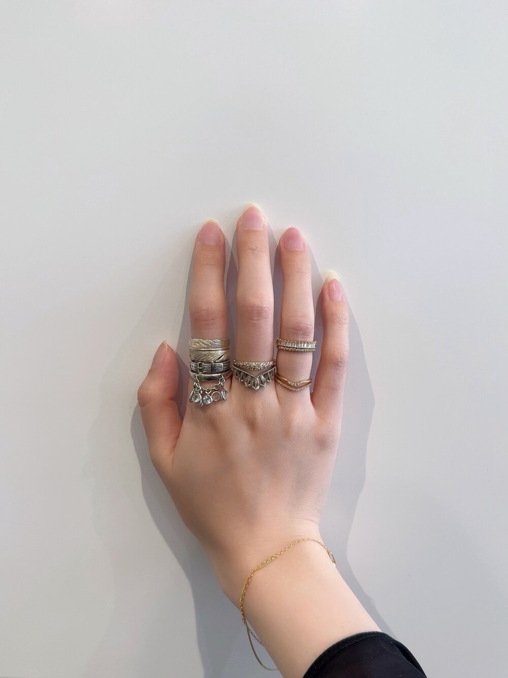 「アガット(agete)、リング、リング重ね付け、リングコーデ、シルバー、シルバーアクセサリー、シルバーリング、シルバーアクセ、ゴールドアクセ、ゴールド、ゴールドアクセサリー、ブレスレット、ダイヤモンド」｜「ageteのシルバーリング（リング、その他）」を使った、ぺりさん（レディース・165cm）の春コーディネートの3枚目の写真