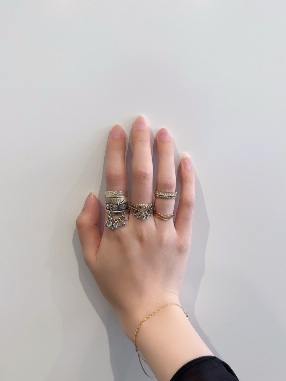 「アガット(agete)、リング、リング重ね付け、リングコーデ、シルバー、シルバーアクセサリー、シルバーリング、シルバーアクセ、ゴールドアクセ、ゴールド、ゴールドアクセサリー、ブレスレット、ダイヤモンド」｜「ageteのシルバーリング（リング、その他）」を使った、ぺりさん（レディース・165cm）の春コーディネートの2枚目の写真
