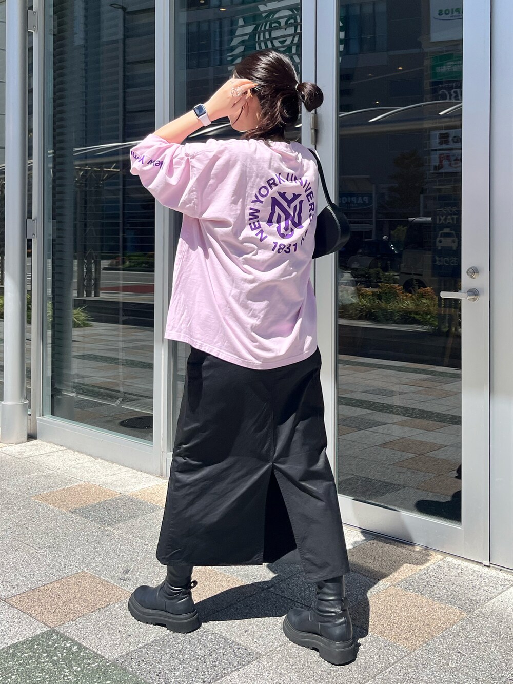 「初秋コーデ、おでかけコーデ、カジュアルコーデ、休日コーデ、きれいめカジュアル、大人可愛い、秋服コーデ、大人コーデ、カジュアルガーリー、ピンク、ロンT、オーバーサイズ、カジュアル、高身長女子、イエベ」｜「CAPRICIEUX LE'MAGEの〈GOOD ROCK SPEED〉NYUロンT（Tシャツ/カットソー、ピンク系）」を使った、gussan_lemageさん（レディース・168cm）の秋コーディネートの2枚目の写真