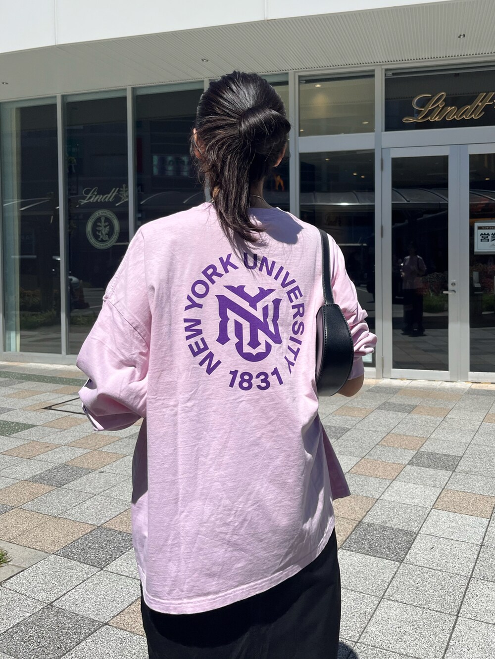 「初秋コーデ、おでかけコーデ、カジュアルコーデ、休日コーデ、きれいめカジュアル、大人可愛い、秋服コーデ、大人コーデ、カジュアルガーリー、ピンク、ロンT、オーバーサイズ、カジュアル、高身長女子、イエベ」｜「CAPRICIEUX LE'MAGEの〈GOOD ROCK SPEED〉NYUロンT（Tシャツ/カットソー、ピンク系）」を使った、gussan_lemageさん（レディース・168cm）の秋コーディネートの3枚目の写真