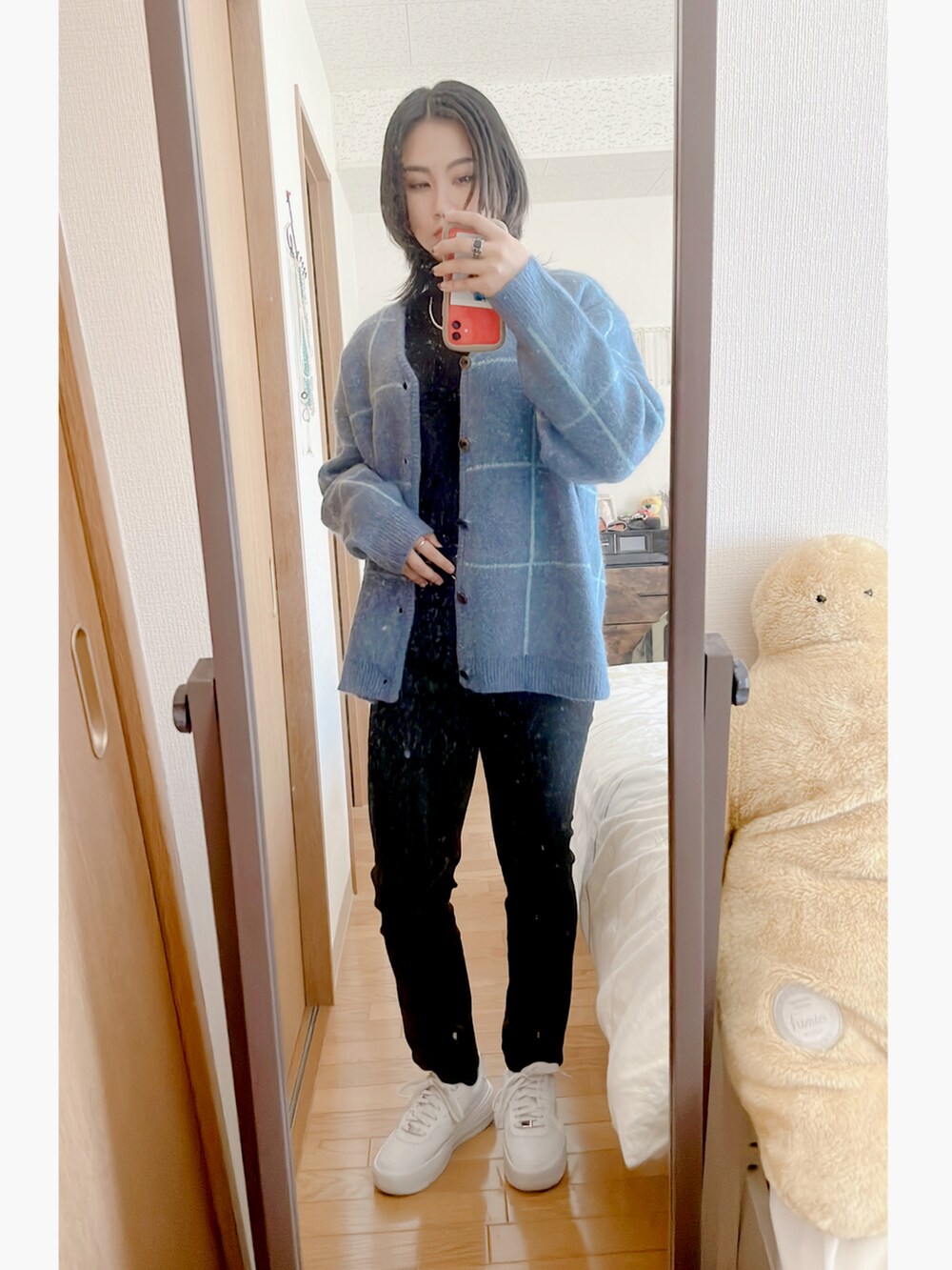 「美容室、シンプルコーデ、ブルー×ブラック、BACKNUMBER、GU、UNIQLO、NIKE」｜「BACK NUMBERの【BACK NUMBER】シャギーカーディガン（カーディガン/ボレロ、ブルー系）」を使った、あぼ☻さん（レディース・164cm）の秋コーディネートの2枚目の写真