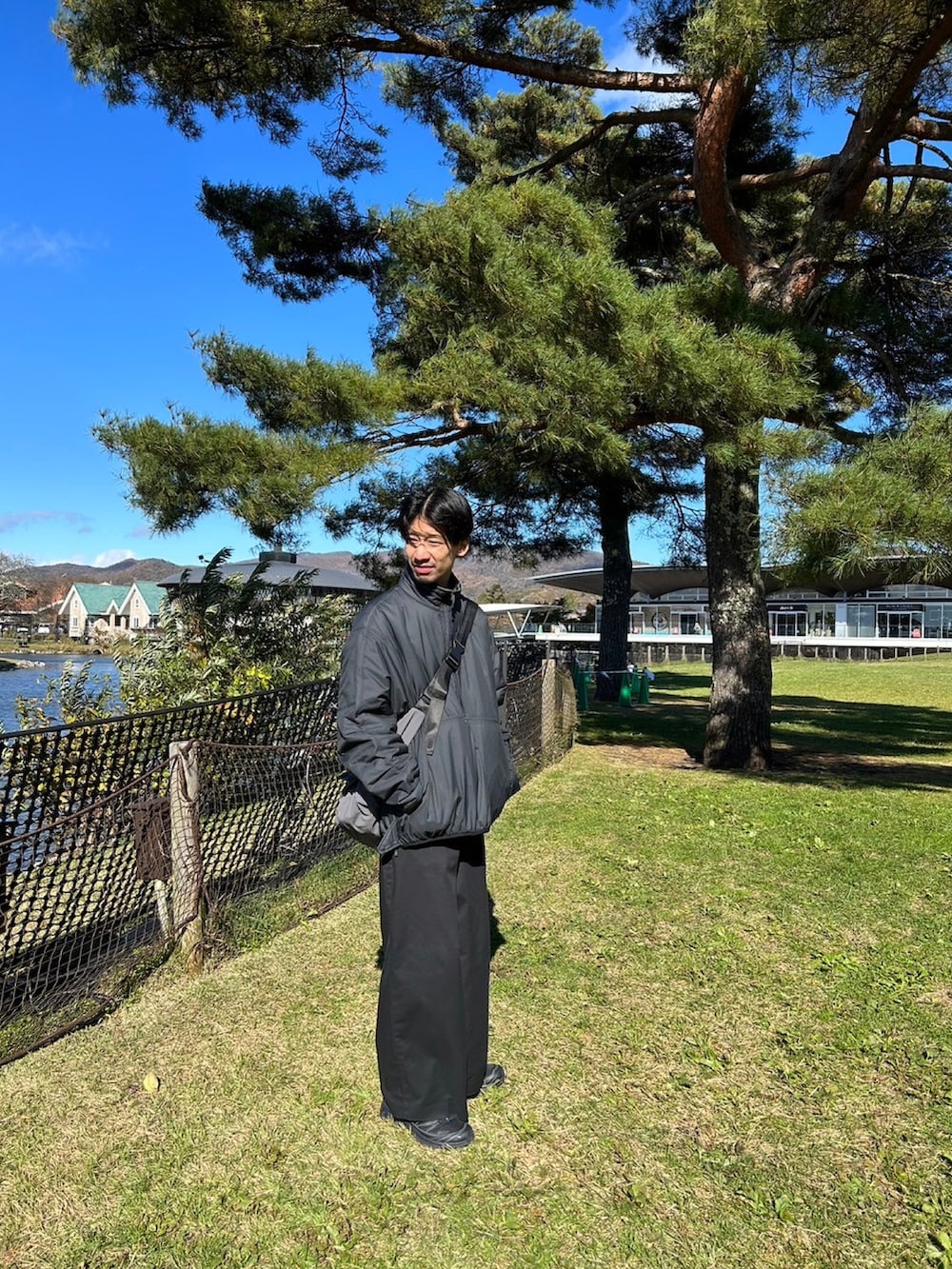 「秋冬コーデ、ユニクロ、ダイワピア39、おしゃれさんと繋がりたい」｜「DAIWA PIER39のDAIWA PIER39 | TECH REVERSIBLE PULLOVER PUFF JACKET MEN（ナイロンジャケット、グレー系）」を使った、shutoさん（メンズ・173cm）の秋コーディネートの2枚目の写真