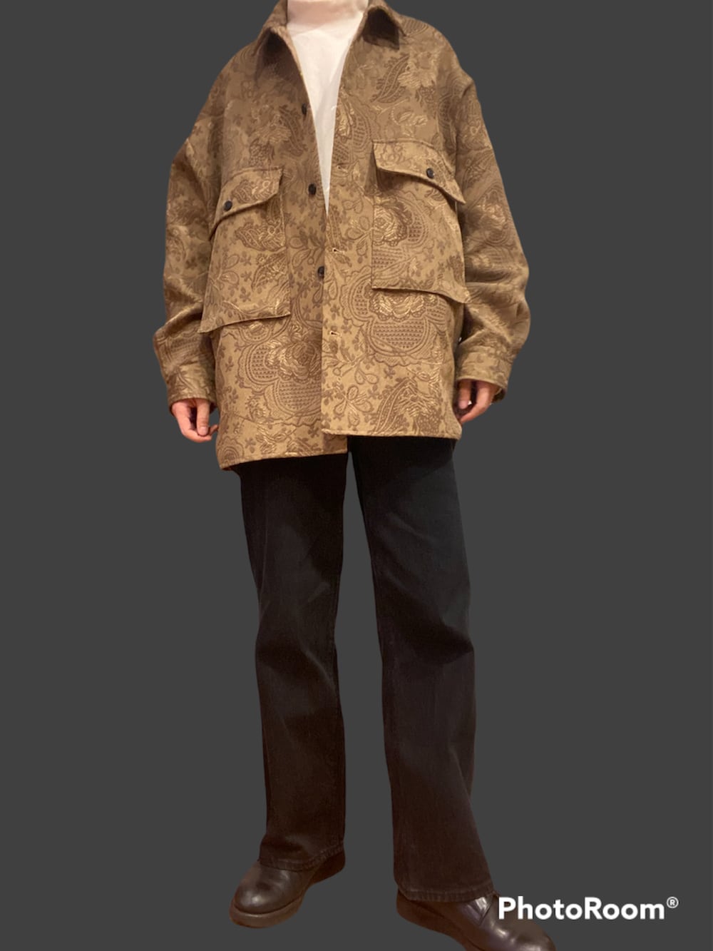 「ビックシルエット、UNIQLO、HARE、おしゃれさんと繋がりたい、オーバーサイズ」｜「HAREのジャガードフラワーパターンシャツ(HARE)（シャツ/ブラウス、ベージュ系）」を使った、shutoさん（メンズ・172cm）の冬コーディネートの2枚目の写真