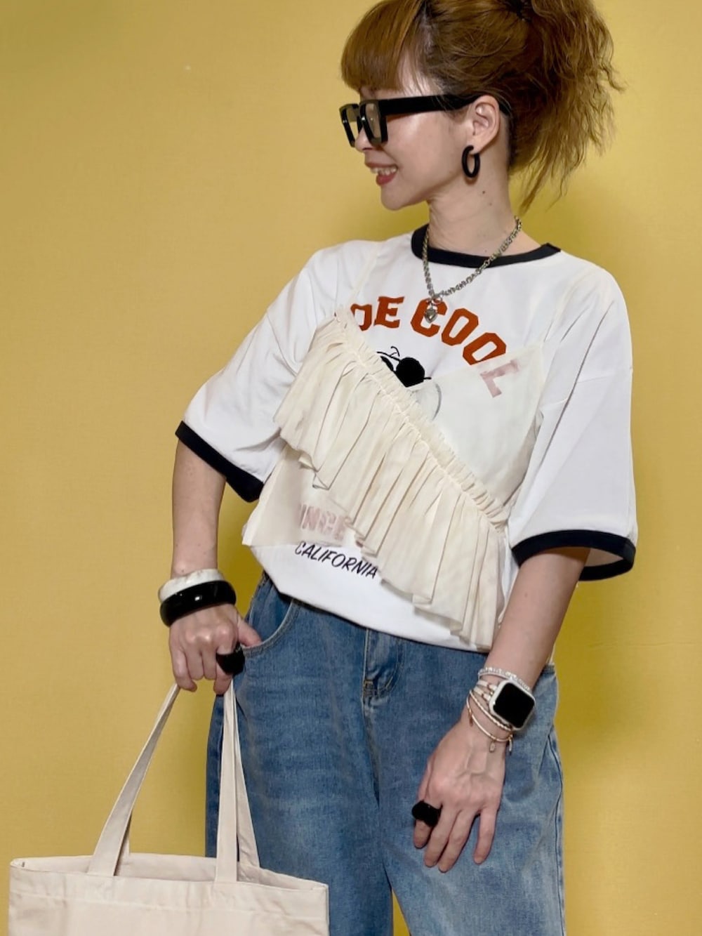 「夏コーデ、レイヤードスタイル、プチプラ、ビスチェ、ビスチェ×デニム、ビスチェコーデ、notch.、スヌーピー、リンガーTシャツ、スポーツサンダル、厚底サンダル、SHEIN、GU、韓国ファッション、キャンバストート」|「notch.のチュールアシメフリルビスチェ(キャミソール、ホワイト系)」を使った、高野軍曹さん(レディース・158cm)の夏コーディネートの4枚目の写真
