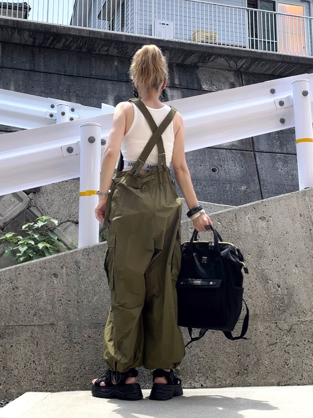 「夏コーデ、カジュアルコーデ、お出かけコーデ、休日スタイル、サロペット、サロペットパンツ、サロペットコーデ、niko and ...、スポーツサンダル、リュック、moz、リュックスタイル、タンクトップ、SHEIN、プチプラコーデ」|「mozの【WEB限定】【おまけ付】moz(モズ) 大きく 開いて 取り出しやすい 通勤 通学 や マザーズ リュック にも おすすめ の おしゃれ な がま口 レディース メンズ 男女兼用 バッグ(バックパック/リュック、ブラック系)」を使った、高野軍曹さん(レディース・158cm)の夏コーディネートの4枚目の写真