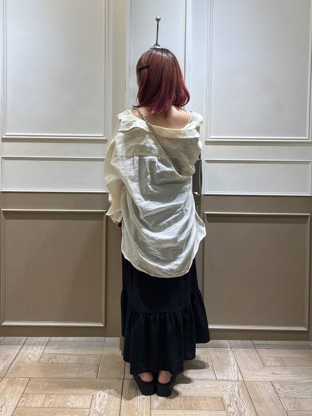 「ゆったり、体型カバー、韓国系、カジュアル、楽ちんコーデ、ローリーズスタイル_LOWRYS FARM、大人女子カジュアル_LOWRYS FARM、骨格ストレート、高見え、ラフ、LOWRYS FARM、着痩せ・細見え」|「LOWRYS FARMの2WAYシャーリングワンピース 106268(ワンピース、ブラック系)」を使った、sachiさん(レディース・160cm)の夏コーディネートの3枚目の写真