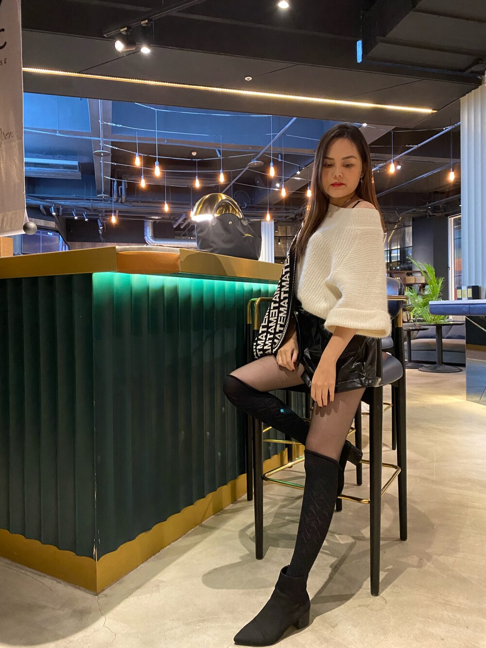 「Photoshoot、ootd、rock、cool、shein、LONGCHAMP、ANNA SUI、Loved」｜「lovedのアイテム（イヤリング、ゴールド系）」を使った、Biffi Fu  🇹🇼さん（レディース・166cm）の冬コーディネートの2枚目の写真