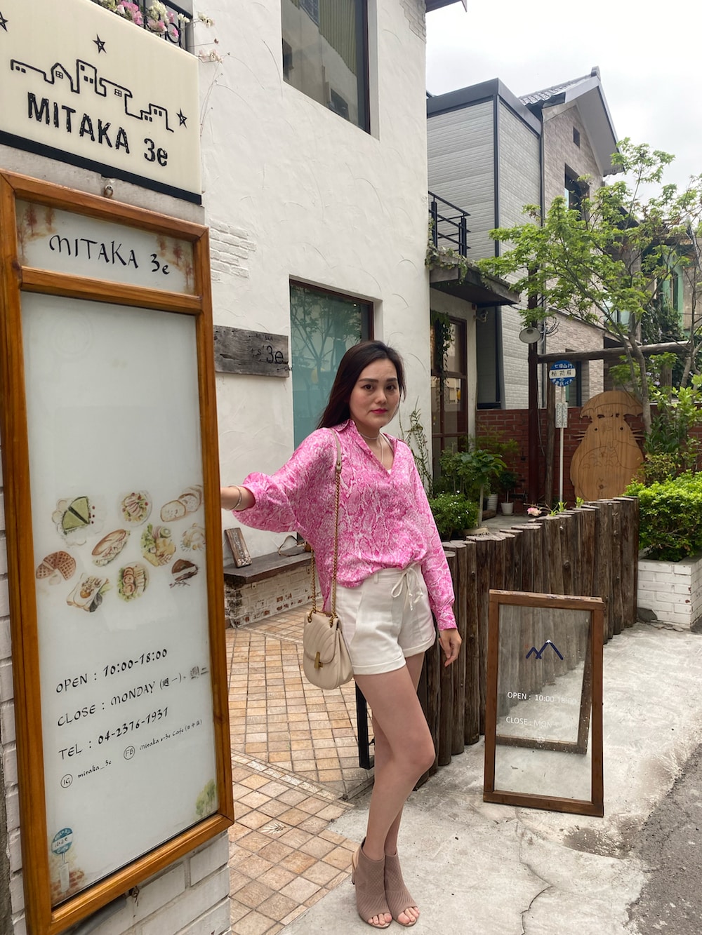 「ootd、Photoshoot、ZARA、Magenakelly、shein、pink、beige、blingbling、spring、rainyday」｜「ZARAのアイテム（シャツ/ブラウス、ピンク系）」を使った、Biffi Fu  🇹🇼さん（レディース・166cm）の春コーディネートの2枚目の写真