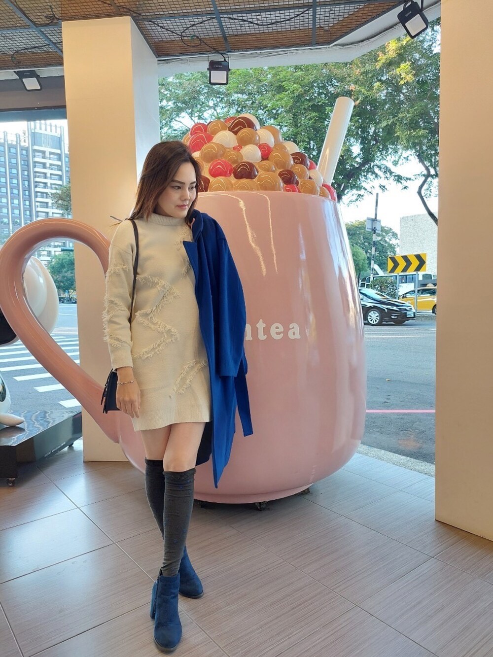 「Photoshoot、ootd、winter、blue、look、ANNASUI」｜「LOOKのアイテム（ショルダーバッグ、ブルー系）」を使った、Biffi Fu  🇹🇼さん（レディース・166cm）の冬コーディネートの4枚目の写真