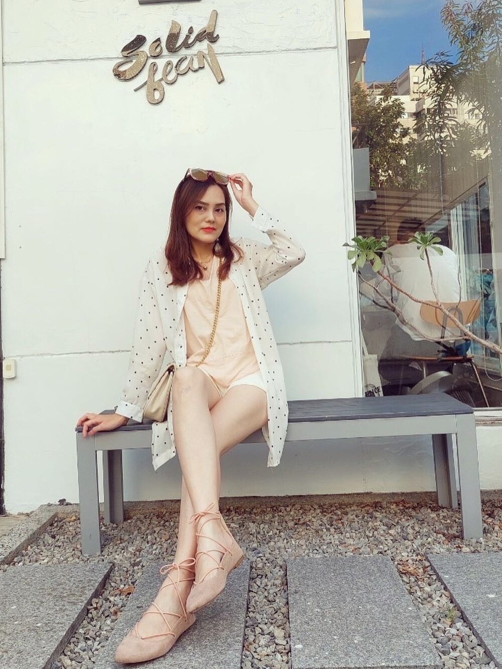 「Photoshoot、ootd、SHEIN、beige、somethingborrowed、Magenakelly、ZARA、monday、CHILL、summer」｜「ZARAのアイテム（ベスト、その他）」を使った、Biffi Fu  🇹🇼さん（レディース・166cm）の夏コーディネートの4枚目の写真