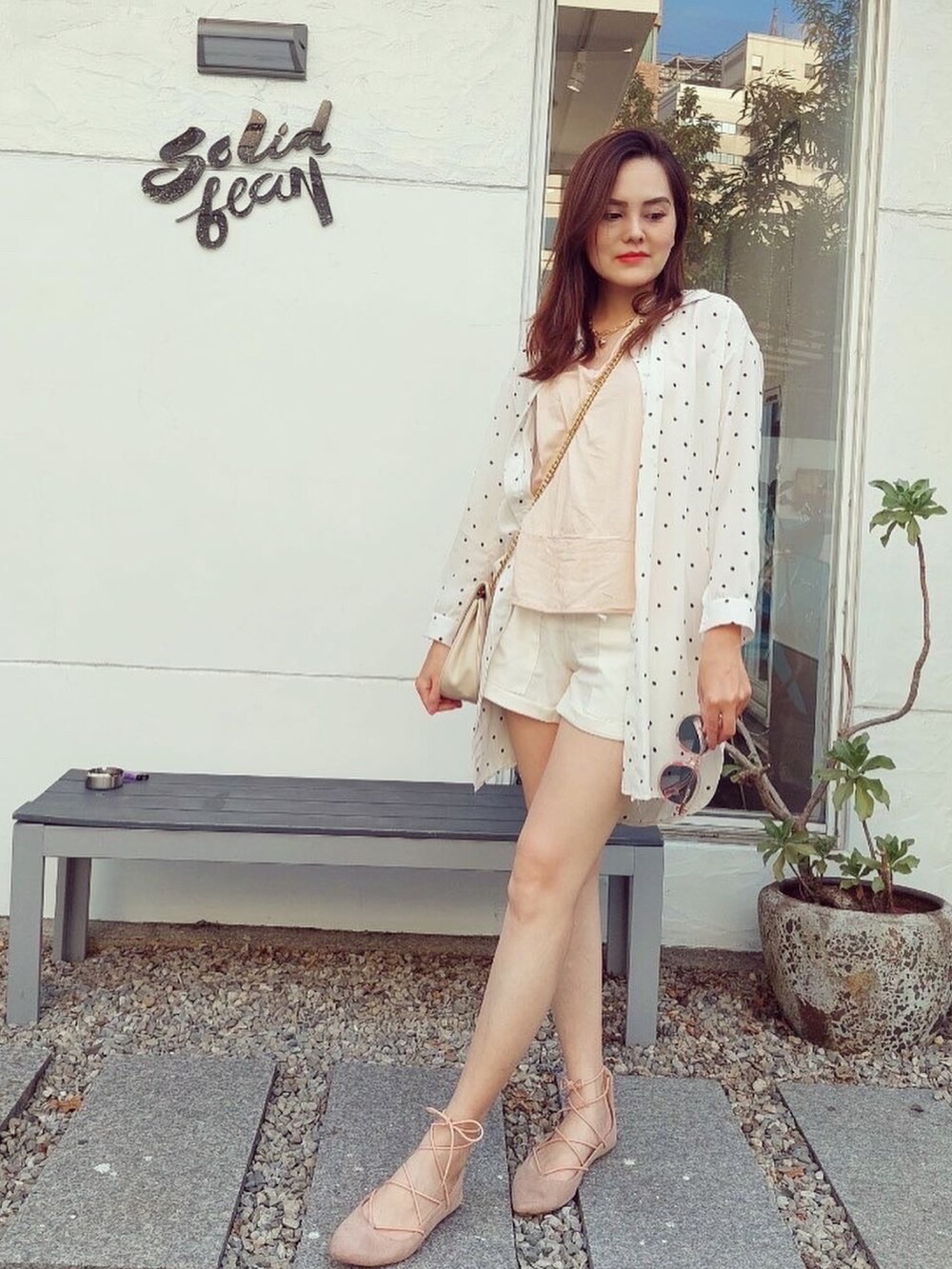 「Photoshoot、ootd、SHEIN、beige、somethingborrowed、Magenakelly、ZARA、monday、CHILL、summer」｜「ZARAのアイテム（ベスト、その他）」を使った、Biffi Fu  🇹🇼さん（レディース・166cm）の夏コーディネートの2枚目の写真