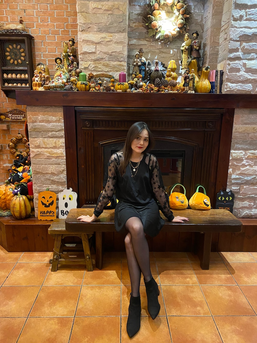「Photoshoot、ootd、halloween、autumn、pumpkin、cool、Vampire」｜「SHEINのアイテム（ネックレス、ゴールド系）」を使った、Biffi Fu  🇹🇼さん（レディース・166cm）の秋コーディネートの2枚目の写真