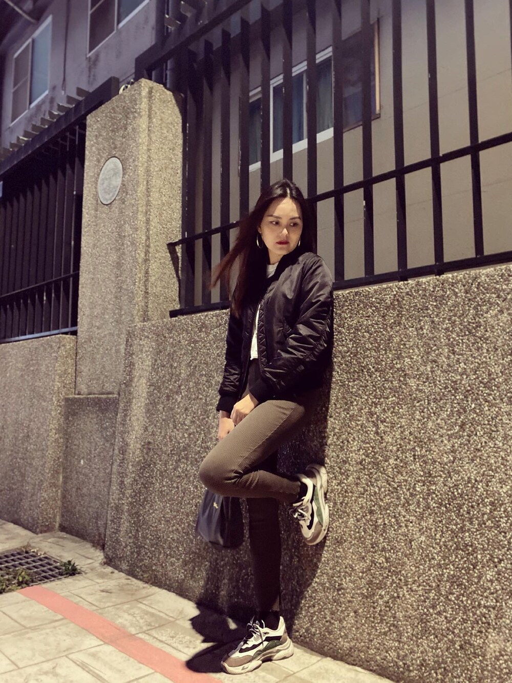 「ootd、Photoshoot、army green、winter、shein、UNIQLO、H&M、LONGCHAMP、nightout」｜「LONGCHAMPのアイテム（ハンドバッグ、グレー系）」を使った、Biffi Fu  🇹🇼さん（レディース・166cm）の秋コーディネートの4枚目の写真