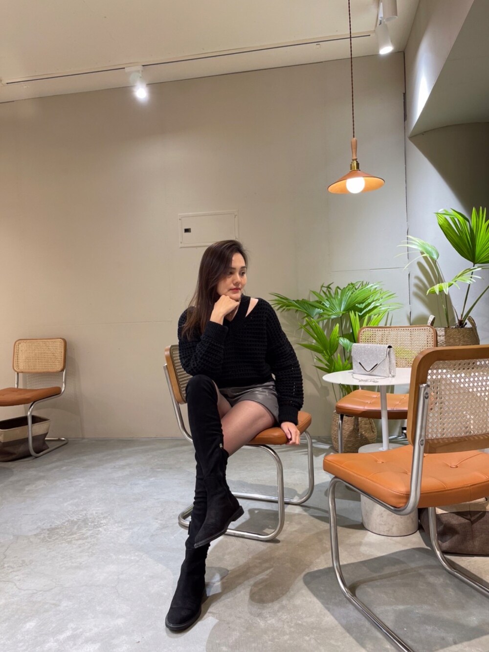 「Photoshoot、ootd、shein、ZARA、silver、blingbling、black、cafe」｜「SHEINのアイテム（ショルダーバッグ、シルバー系）」を使った、Biffi Fu  🇹🇼さん（レディース・166cm）の冬コーディネートの2枚目の写真