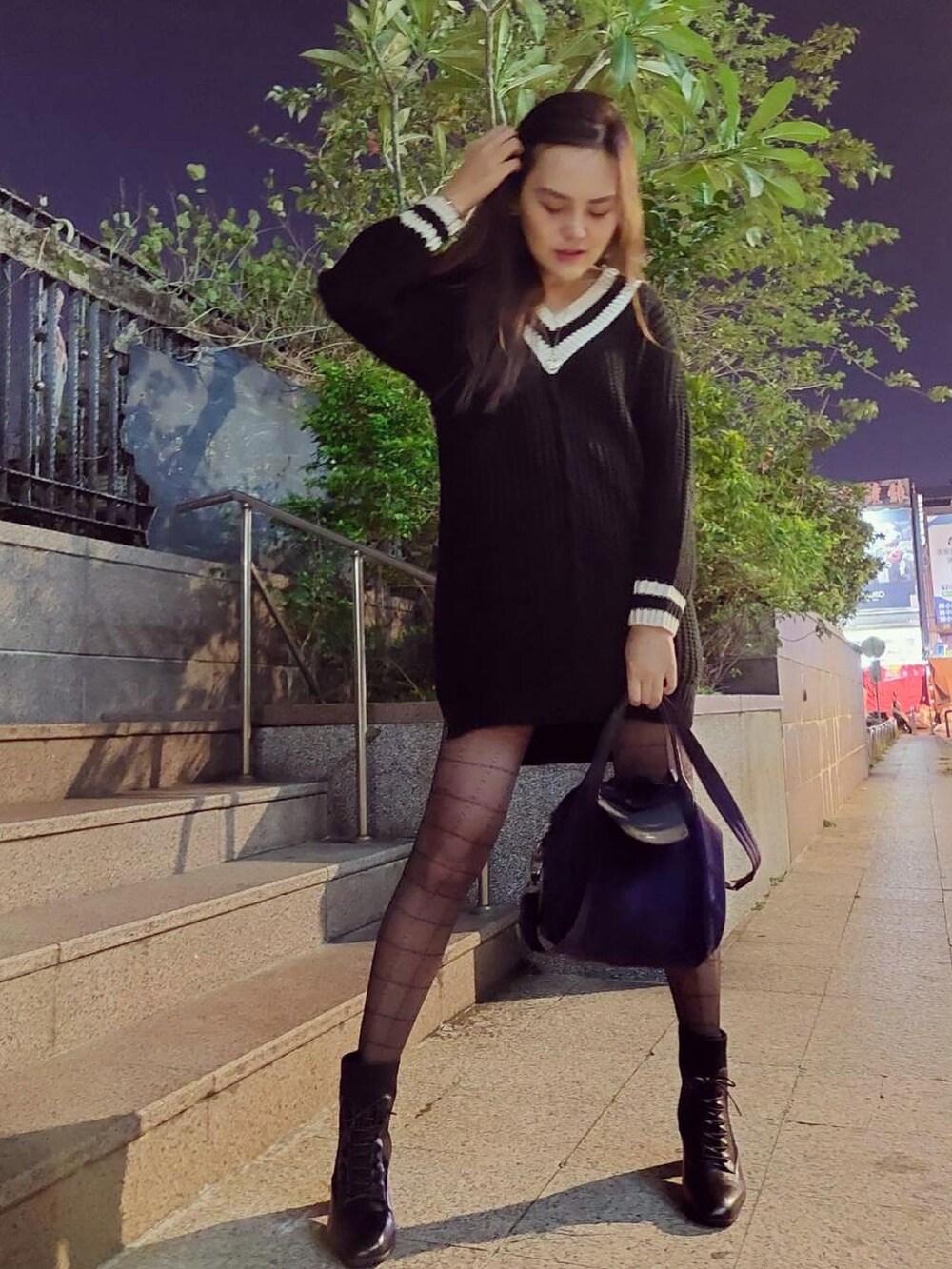 「ootd、Photoshoot、night、winter、guess、Daniel Wellington、shein、LONGCHAMP、ANNA SUI」｜「Daniel Wellingtonのアイテム（ブレスレット、ゴールド系）」を使った、Biffi Fu  🇹🇼さん（レディース・166cm）の冬コーディネートの2枚目の写真