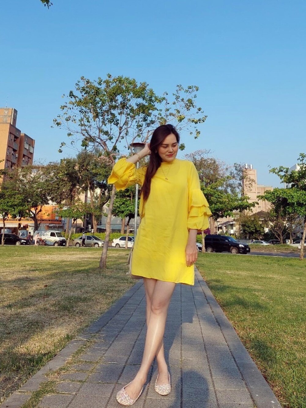 「ootd、Photoshoot、lemon、spring、ZARA、Loved、Sunnyday、shein、Magenakelly」｜「ZARAのアイテム（ドレス、イエロー系）」を使った、Biffi Fu  🇹🇼さん（レディース・166cm）の春コーディネートの4枚目の写真