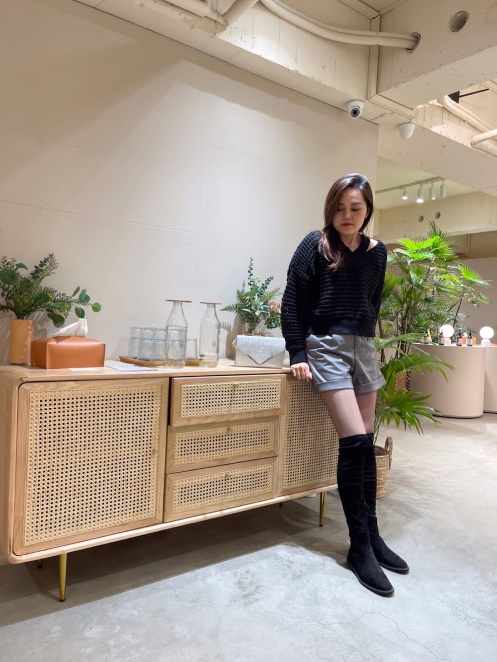 「Photoshoot、ootd、shein、ZARA、silver、blingbling、black、cafe」｜「SHEINのアイテム（ショルダーバッグ、シルバー系）」を使った、Biffi Fu  🇹🇼さん（レディース・166cm）の冬コーディネートの3枚目の写真