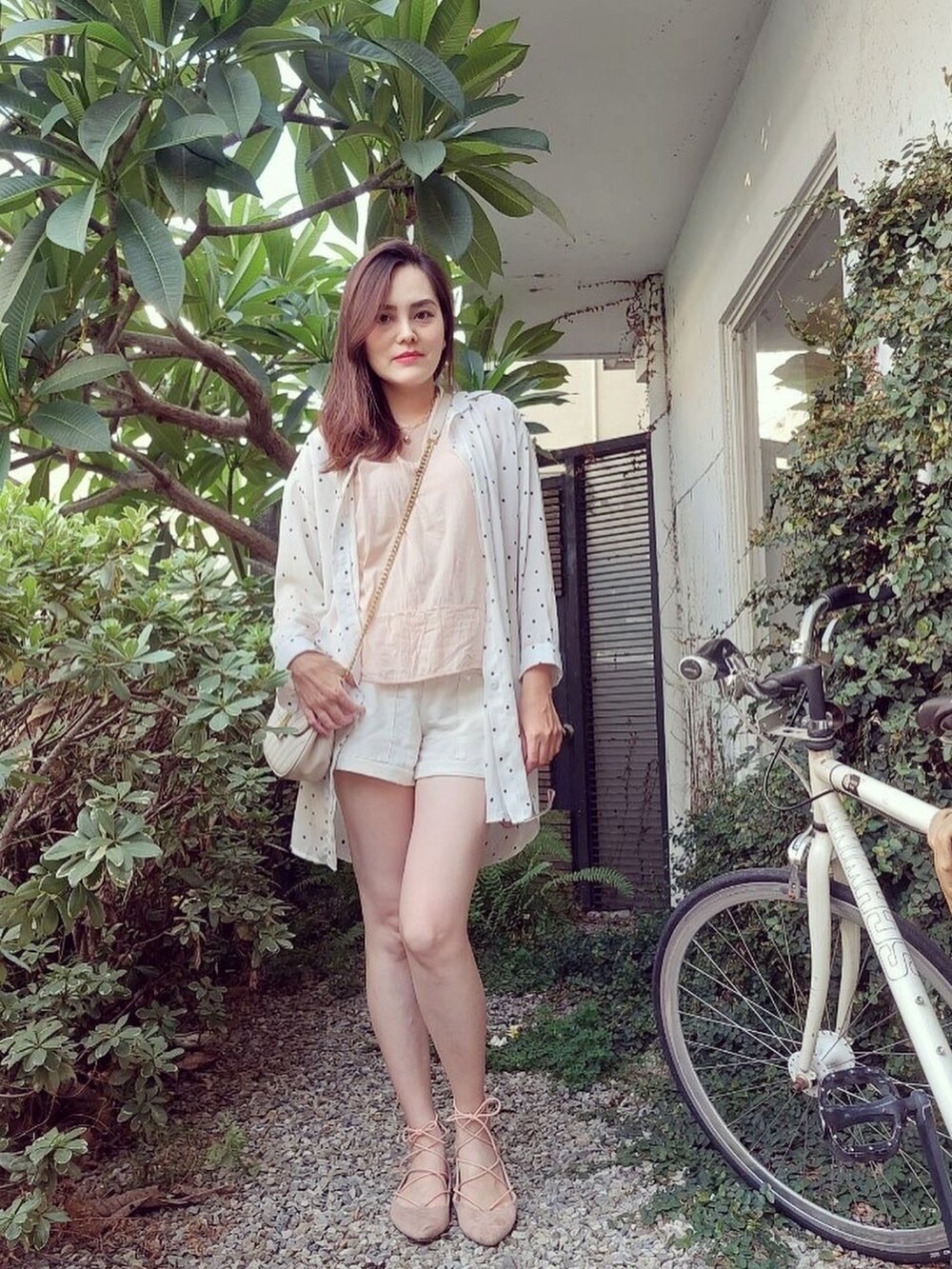 「Photoshoot、ootd、SHEIN、beige、somethingborrowed、Magenakelly、ZARA、monday、CHILL、summer」｜「ZARAのアイテム（ベスト、その他）」を使った、Biffi Fu  🇹🇼さん（レディース・166cm）の夏コーディネートの3枚目の写真