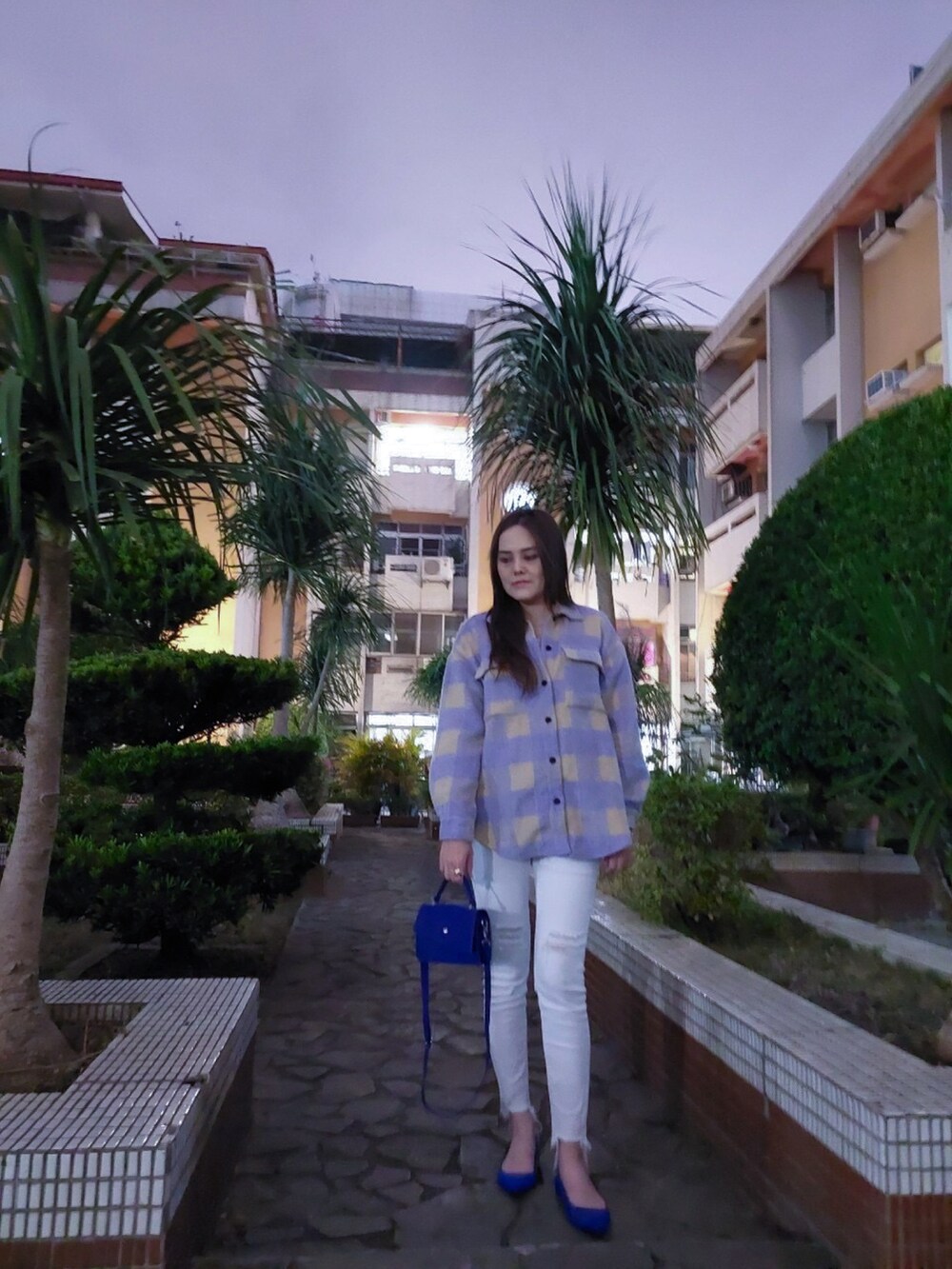 「Photoshoot、night、nightout、romantic、purple、blue、SHEIN、somethingborrowed」｜「SHEINのアイテム（ニット/セーター、パープル系）」を使った、Biffi Fu  🇹🇼さん（レディース・166cm）の冬コーディネートの3枚目の写真