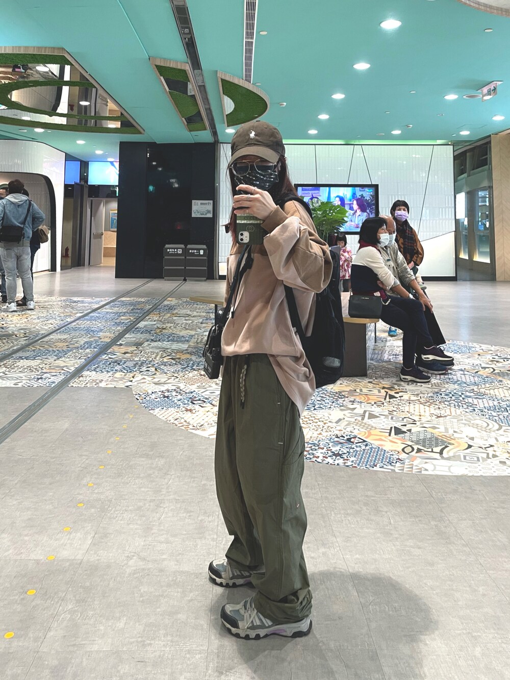 「秋冬コーデ、ootd」｜「QUEEN SHOPのアイテム（Tシャツ/カットソー、ベージュ系）」を使った、ドドちゃんさん（レディース・148cm）の冬コーディネートの2枚目の写真