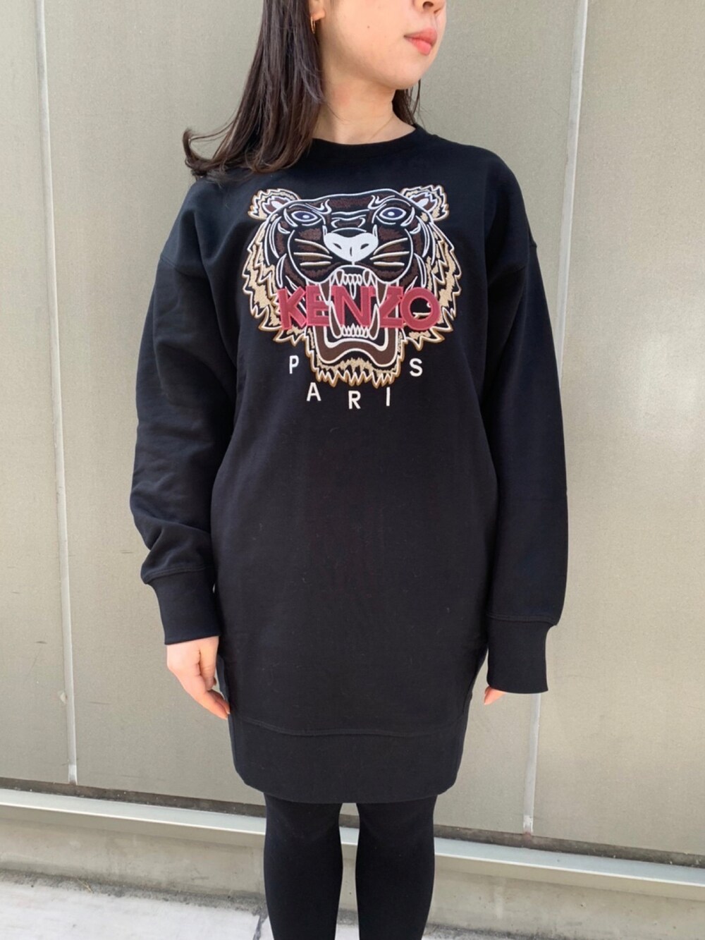 「ワンピース、ダウンジャケット、KENZO、冬、TATRAS、カジュアルコーデ」｜「KENZOのアイテム（ワンピース/ドレス、ブラック系）」を使った、Imaokaさん（レディース・160cm）の冬コーディネートの3枚目の写真