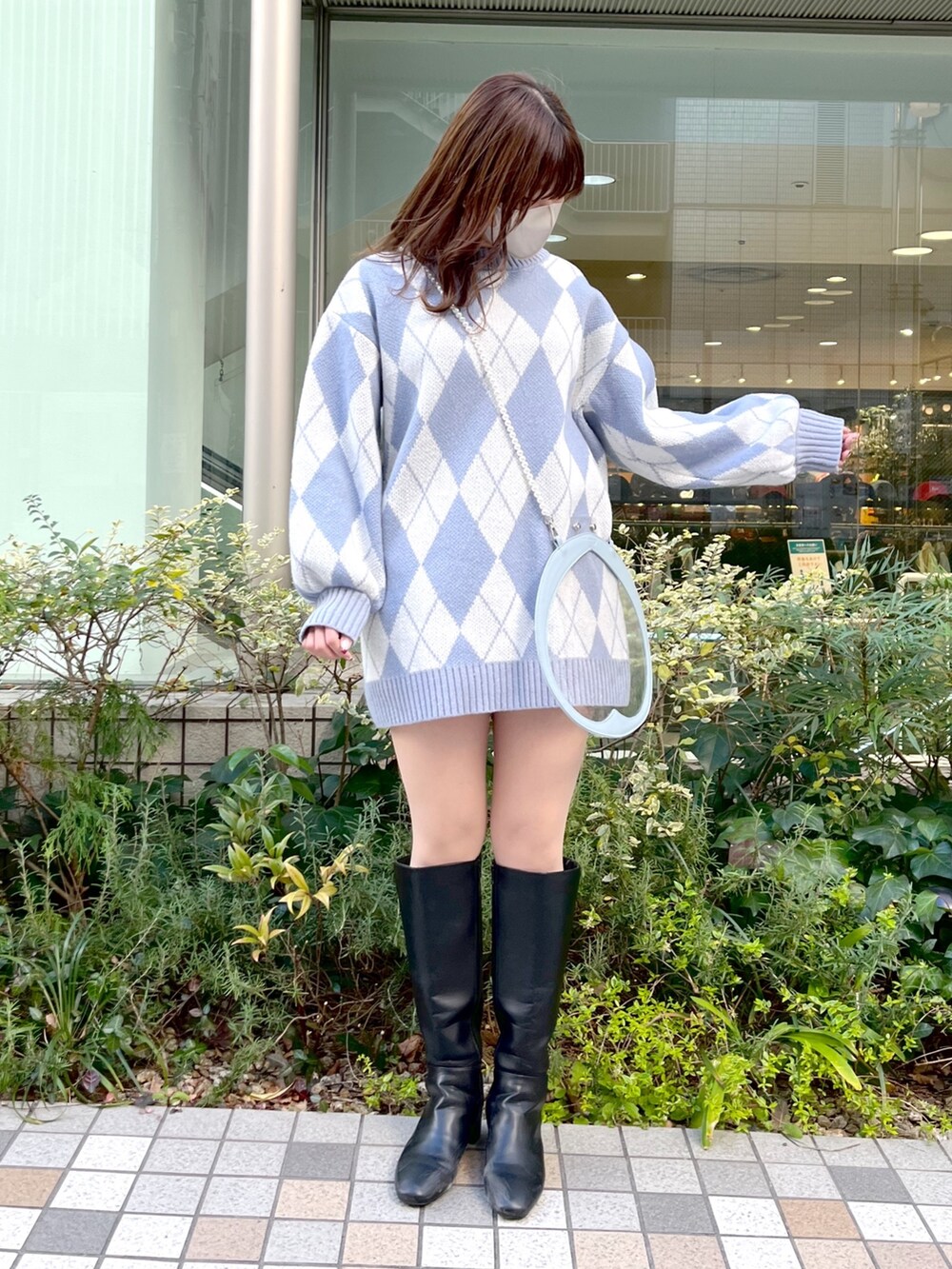 「韓国ファッション、ショートパンツ、きれいめカジュアル、ニット、冬コーデ、ビッグシルエット、ニットワンピース、冬、チュニック、ミニワンピ、推し活、うちわケース、オリーブ デ オリーブ(OLIVE des OLIVE)、OLIVE des OLIVE、骨格ストレート」｜「OLIVE des OLIVEのアーガイルチュニック（ニット/セーター、ブルー系）」を使った、ななみんさん（レディース・158cm）の冬コーディネートの4枚目の写真